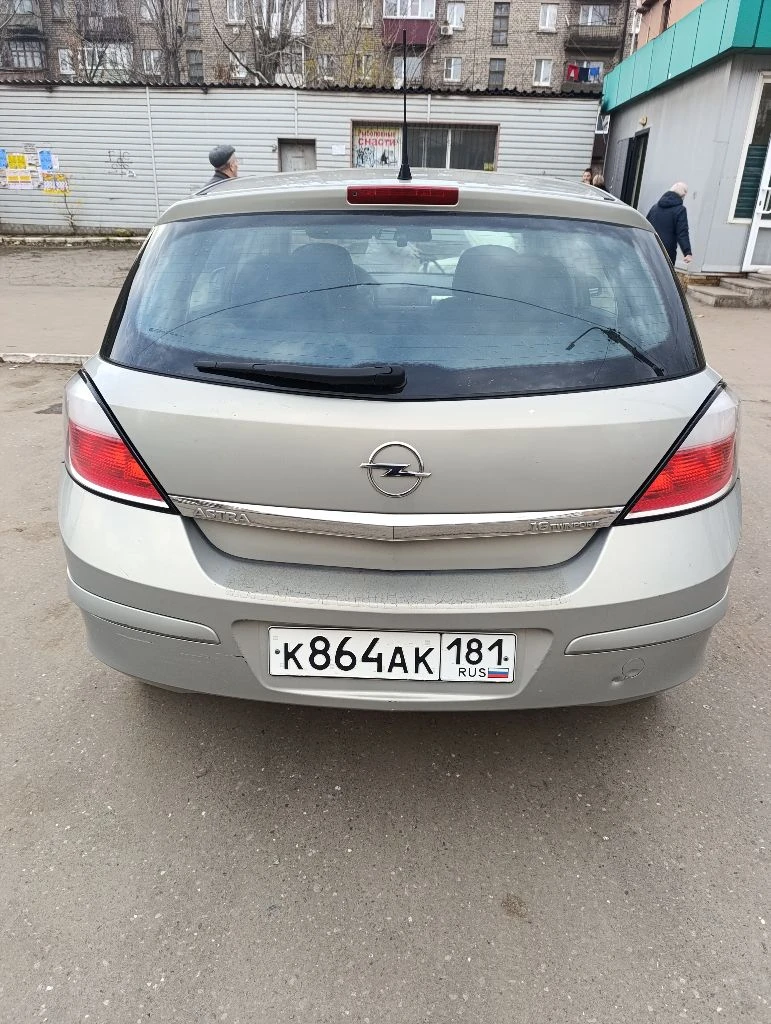 Продам свой автомобиль opel astra h 1.6 бензин механика 5 работает все исправно кузов весь в родном окрасе без гнили, ровный авто пригонялось в 2017 году из германии салон отличный климат 2 ключа, книжки, страховка я собственник цена 650т. р осмотр в городе перевальск +79591400470 - фотография - 4