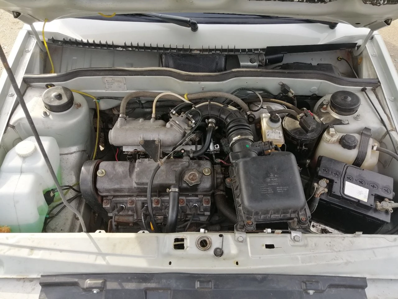 В продаже ваз 2115, 2005г. , объем 1.5л, бодрый мотор. цена 265 тыс. руб. торг уместен техника хорошая. масла, фильтра поменяны, новый генератор, ремень на него, свечи, бронепровода, катушка зажигания, мотор работает отлично, не троит, не дымит, запускается с пол тычка. коробка без нареканий, не выбивает, не хрустит. кузов ровный, без рыжиков. дно, пороги, стаканы, низа дверей целые. лобовое целое. электрика исправна, 2 эл. стеклоподъёмника. музыка sony играет хорошо. резина зима шипы r14, на литье. автомобиль на полном ходу. салон ухожен. печка греет. клиренс высокий. документы чистые, без штрафов, запретов, ограничений. переоформление без проблем, дкп на руках. местный учёт. осмотр: макеевка, шахтерск +79496306865 - фотография - 15