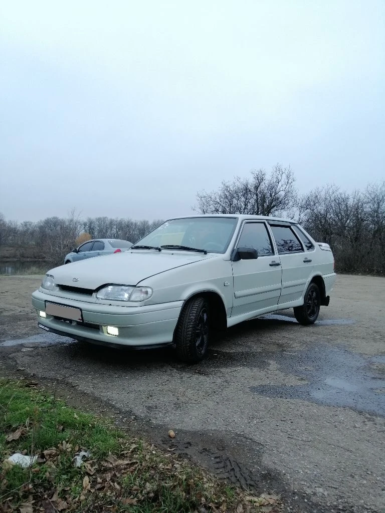 В продаже ваз 2115, 2005г. , объем 1.5л, бодрый мотор. цена 265 тыс. руб. торг уместен техника хорошая. масла, фильтра поменяны, новый генератор, ремень на него, свечи, бронепровода, катушка зажигания, мотор работает отлично, не троит, не дымит, запускается с пол тычка. коробка без нареканий, не выбивает, не хрустит. кузов ровный, без рыжиков. дно, пороги, стаканы, низа дверей целые. лобовое целое. электрика исправна, 2 эл. стеклоподъёмника. музыка sony играет хорошо. резина зима шипы r14, на литье. автомобиль на полном ходу. салон ухожен. печка греет. клиренс высокий. документы чистые, без штрафов, запретов, ограничений. переоформление без проблем, дкп на руках. местный учёт. осмотр: макеевка, шахтерск +79496306865 - фотография - 4