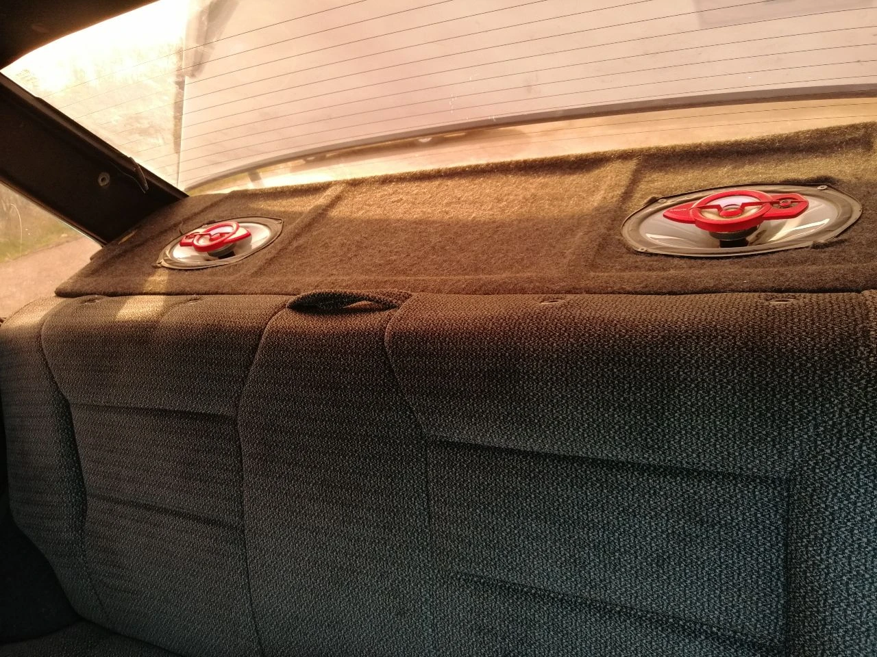 В продаже ваз 2115, 2005г. , объем 1.5л, бодрый мотор. цена 265 тыс. руб. торг уместен техника хорошая. масла, фильтра поменяны, новый генератор, ремень на него, свечи, бронепровода, катушка зажигания, мотор работает отлично, не троит, не дымит, запускается с пол тычка. коробка без нареканий, не выбивает, не хрустит. кузов ровный, без рыжиков. дно, пороги, стаканы, низа дверей целые. лобовое целое. электрика исправна, 2 эл. стеклоподъёмника. музыка sony играет хорошо. резина зима шипы r14, на литье. автомобиль на полном ходу. салон ухожен. печка греет. клиренс высокий. документы чистые, без штрафов, запретов, ограничений. переоформление без проблем, дкп на руках. местный учёт. осмотр: макеевка, шахтерск +79496306865 - фотография - 14