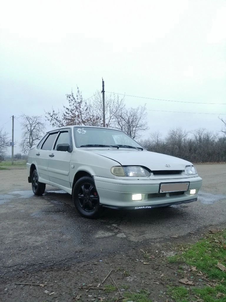 В продаже ваз 2115, 2005г. , объем 1.5л, бодрый мотор. цена 265 тыс. руб. торг уместен техника хорошая. масла, фильтра поменяны, новый генератор, ремень на него, свечи, бронепровода, катушка зажигания, мотор работает отлично, не троит, не дымит, запускается с пол тычка. коробка без нареканий, не выбивает, не хрустит. кузов ровный, без рыжиков. дно, пороги, стаканы, низа дверей целые. лобовое целое. электрика исправна, 2 эл. стеклоподъёмника. музыка sony играет хорошо. резина зима шипы r14, на литье. автомобиль на полном ходу. салон ухожен. печка греет. клиренс высокий. документы чистые, без штрафов, запретов, ограничений. переоформление без проблем, дкп на руках. местный учёт. осмотр: макеевка, шахтерск +79496306865 - фотография - 2