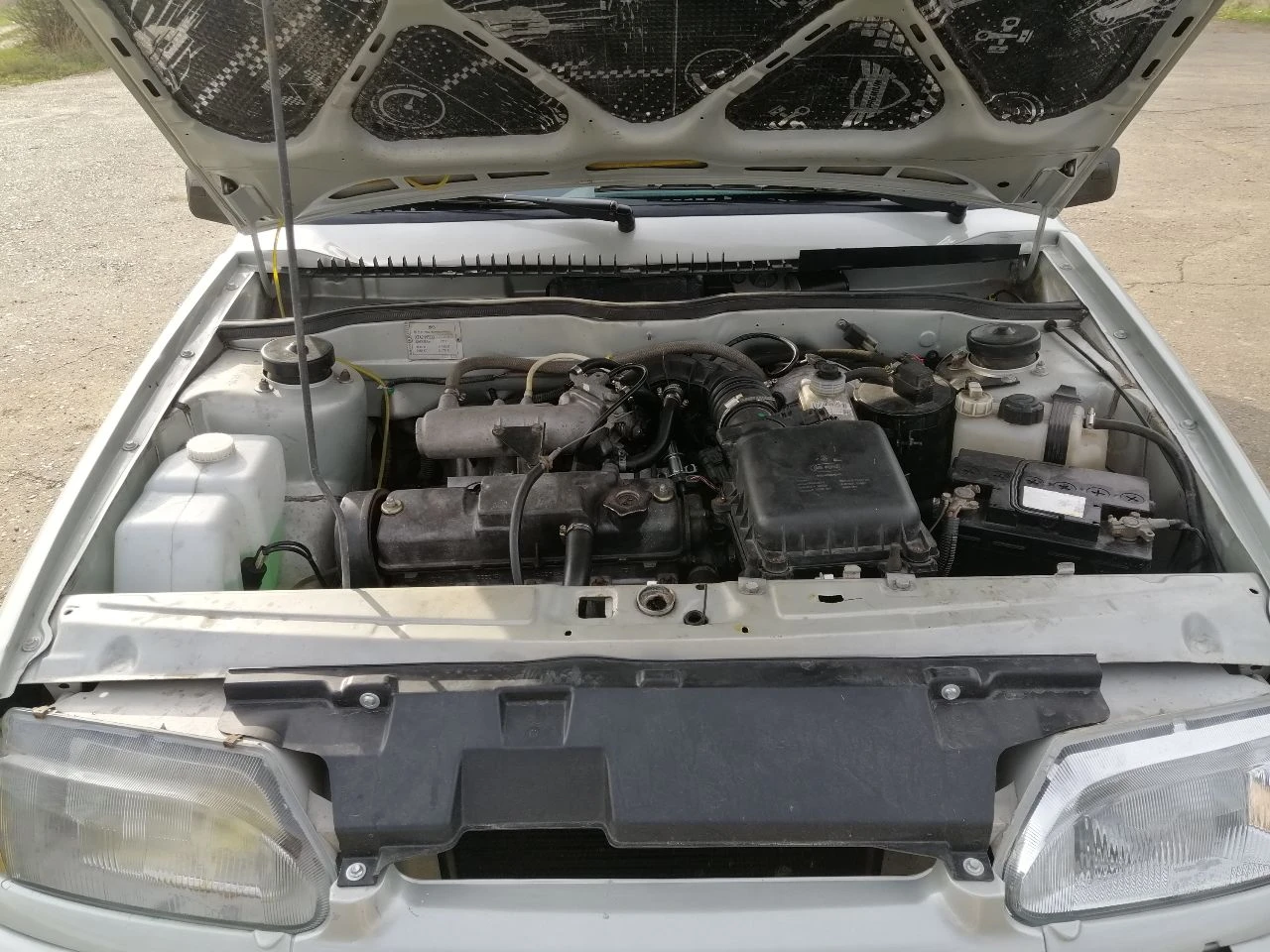 Продам ваз 2115, 2005 г. , 1.5 л. цена 265 тыс. руб. торг в хорошем состоянии. документы чистые, без штрафов, запретов, ограничений. дкп, стс, птс на руках. по технике отлично все. генератор новый, брон. провода, масла, фильтра поменяны. мотор работает тихо, коробка без нареканий, не выбивает, не хрустит. кузов ровный, без рыжиков. электрика исправна. 2 эл. стеклоподъёмника. печка греет. дно, пороги, стаканы, целые. музыка играет не плохо. лобовое целое. резина зима, свежая r14. автомобиль на полном ходу. салон ухожен. макеевка, шахтерск +79496306865 - фотография - 14