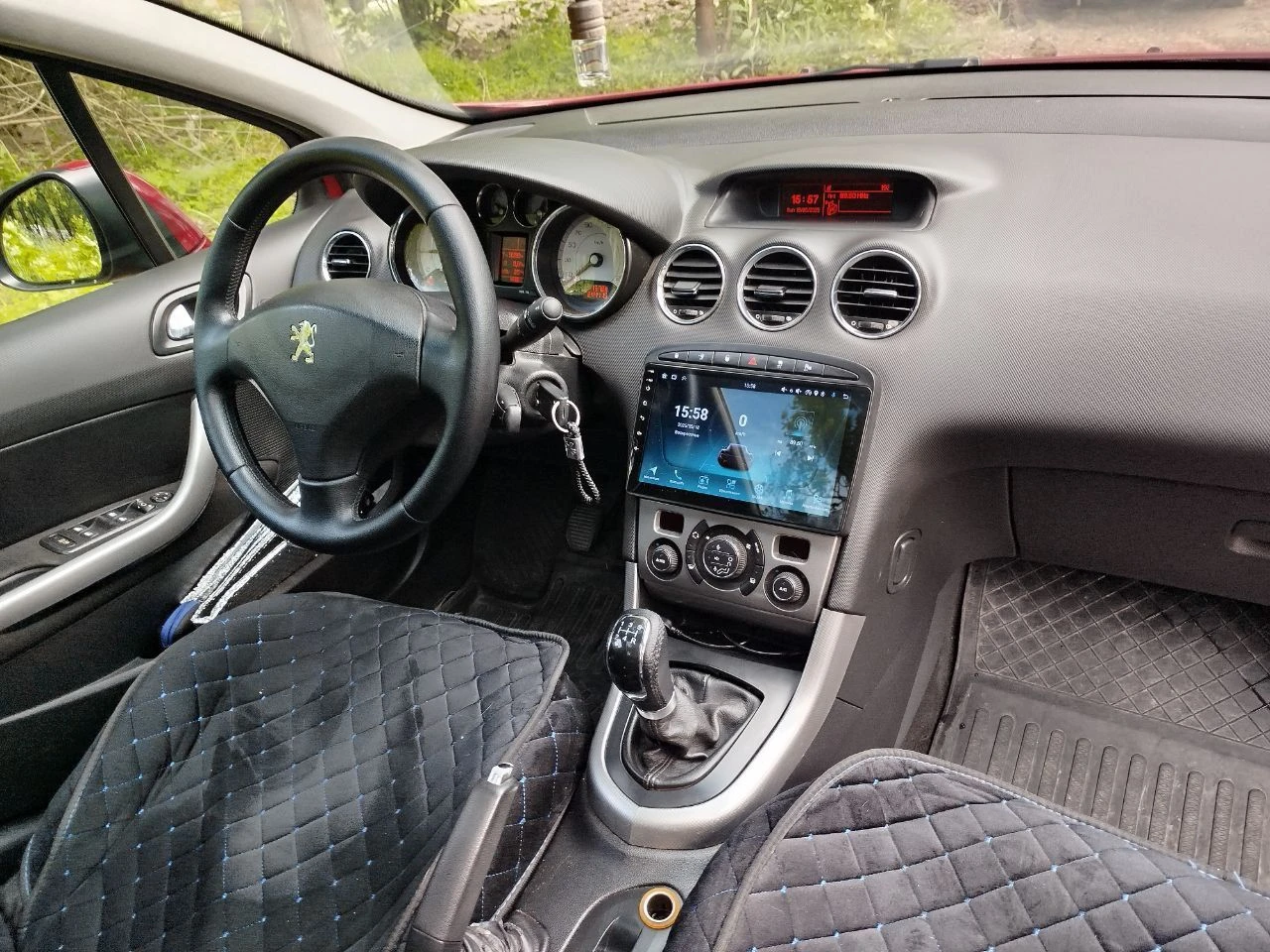 Продам пежо 308 1,6 бензин 2008 года, мкпп, панорамная крыша, лэд свет, полный фарш, датчик света, датчик дождя, складываются зеркала, климант контроль, подогрев сидений, мульти медиа, резина лето новая на легксплавных дисках, зима один сезон на дисках и колпаки, авто полностью обслужено и ни каких вложений не требуются, автомобиль жены более трех лет не перекупы цена авто 500000 тыс, руб тел +79494527429 или в л/с - фотография - 7