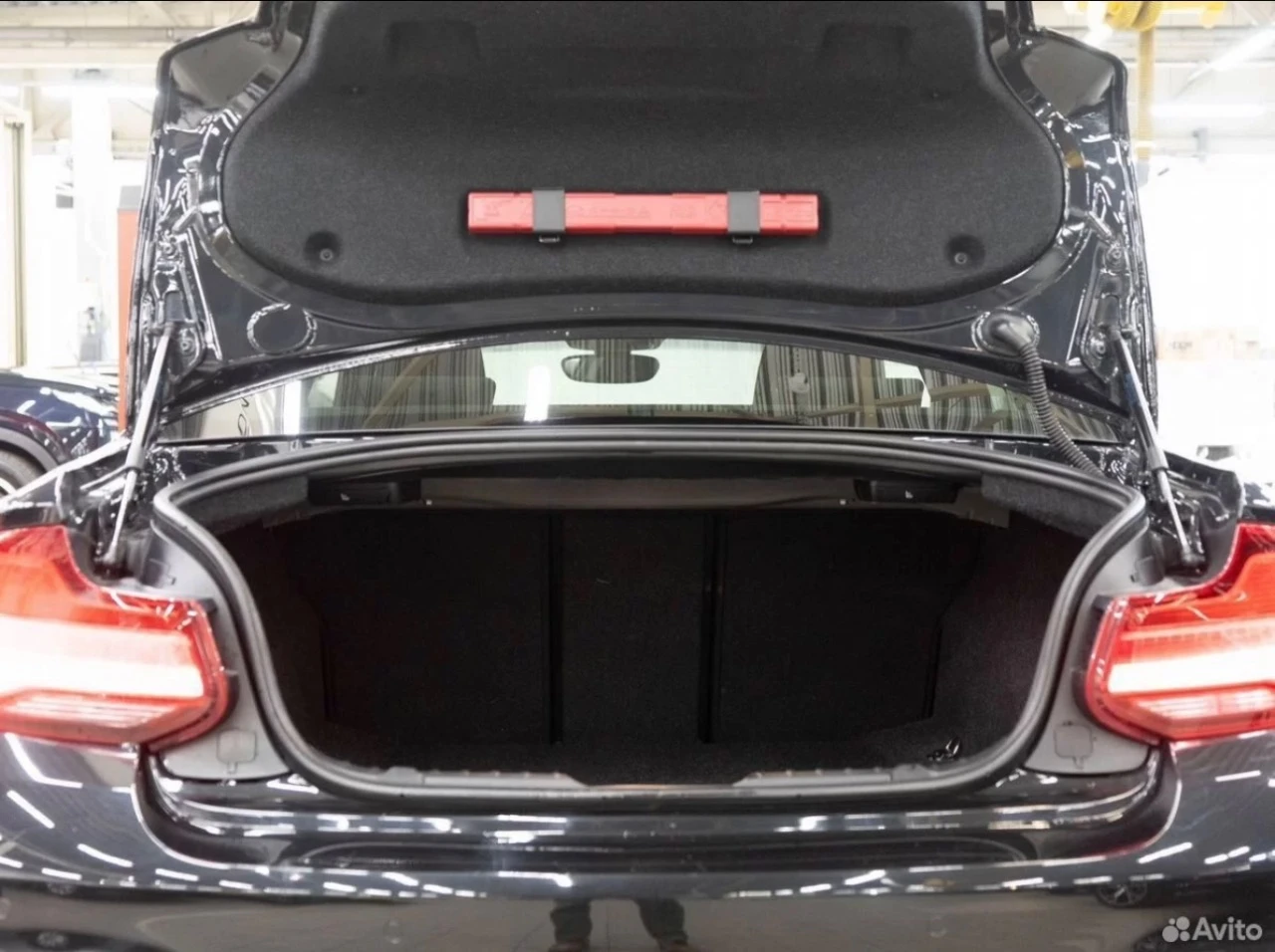 Продам свой личный автомобиль 2017г в отличном состоянии. машина пригнана и прошла 170000 по немецким дорогам, сейчас пробег 240000. коробка автомат, в м-пакете 224 л. с. я в россии второй владелец. своевременное обслуживание в профессиональном сервисе бмв, салон ухожен, в машине не курили!!! машина ухоженная все обслужено, ничего делать не надо. новая зимняя резина. два комплекта ключей, сервисная книжка. обмен не интересует. +79882535659 ватсап, торг у капота - фотография - 8