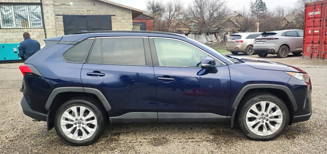 Продам тойота раф 4 2021 год, двигатель 2,5 бензиновый атмосферник 205 л. с. автомат, полный привод, салон бежевая кожа, подогрев сидений, мультируль с подогревом, раздельный климат, люк, открытие багажника кнопкой, заменены масла, фильтра, пробег 107 тыс. км. авто в идеальном состоянии. цена 3,3 млн. детально по телефону+79493560528, +79493202480 - фотография - 4