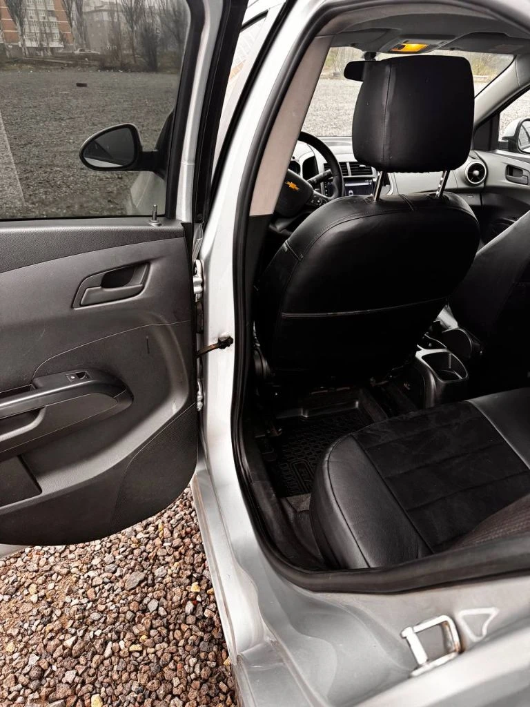 Chevrolet aveo t-300 2012 года механика, пробег 225 т. км. авто в хорошем состоянии, все стекла родные, заводской окрас. кондиционер, электрорегулировка зеркал, два комплекта резины. продажа от собственника: +79495901712. цена: 660 т. р. торг. - фотография - 5