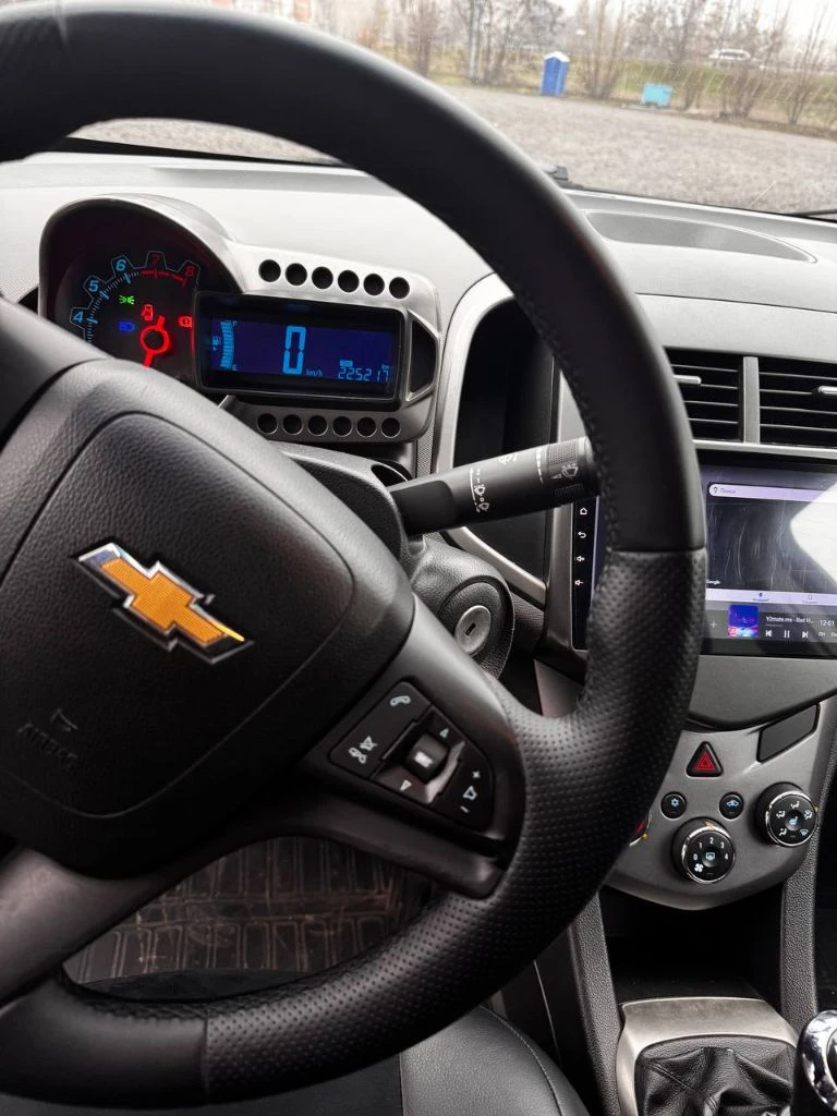 Chevrolet aveo t-300 2012 года механика, пробег 225 т. км. авто в хорошем состоянии, все стекла родные, заводской окрас. кондиционер, электрорегулировка зеркал, два комплекта резины. продажа от собственника: +79495901712. цена: 660 т. р. торг. - фотография - 7