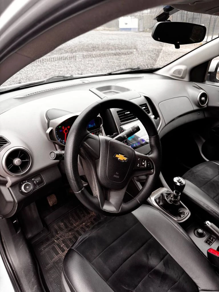 Chevrolet aveo t-300 2012 года механика, пробег 225 т. км. авто в хорошем состоянии, все стекла родные, заводской окрас. кондиционер, электрорегулировка зеркал, два комплекта резины. продажа от собственника: +79495901712. цена: 660 т. р. торг. - фотография - 9