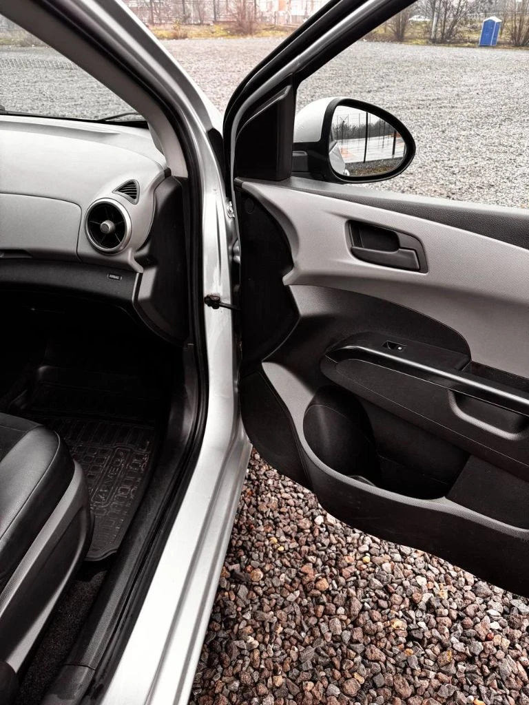 Chevrolet aveo t-300 2012 года механика, пробег 225 т. км. авто в хорошем состоянии, все стекла родные, заводской окрас. кондиционер, электрорегулировка зеркал, два комплекта резины. продажа от собственника: +79495901712. цена: 660 т. р. торг. - фотография - 2