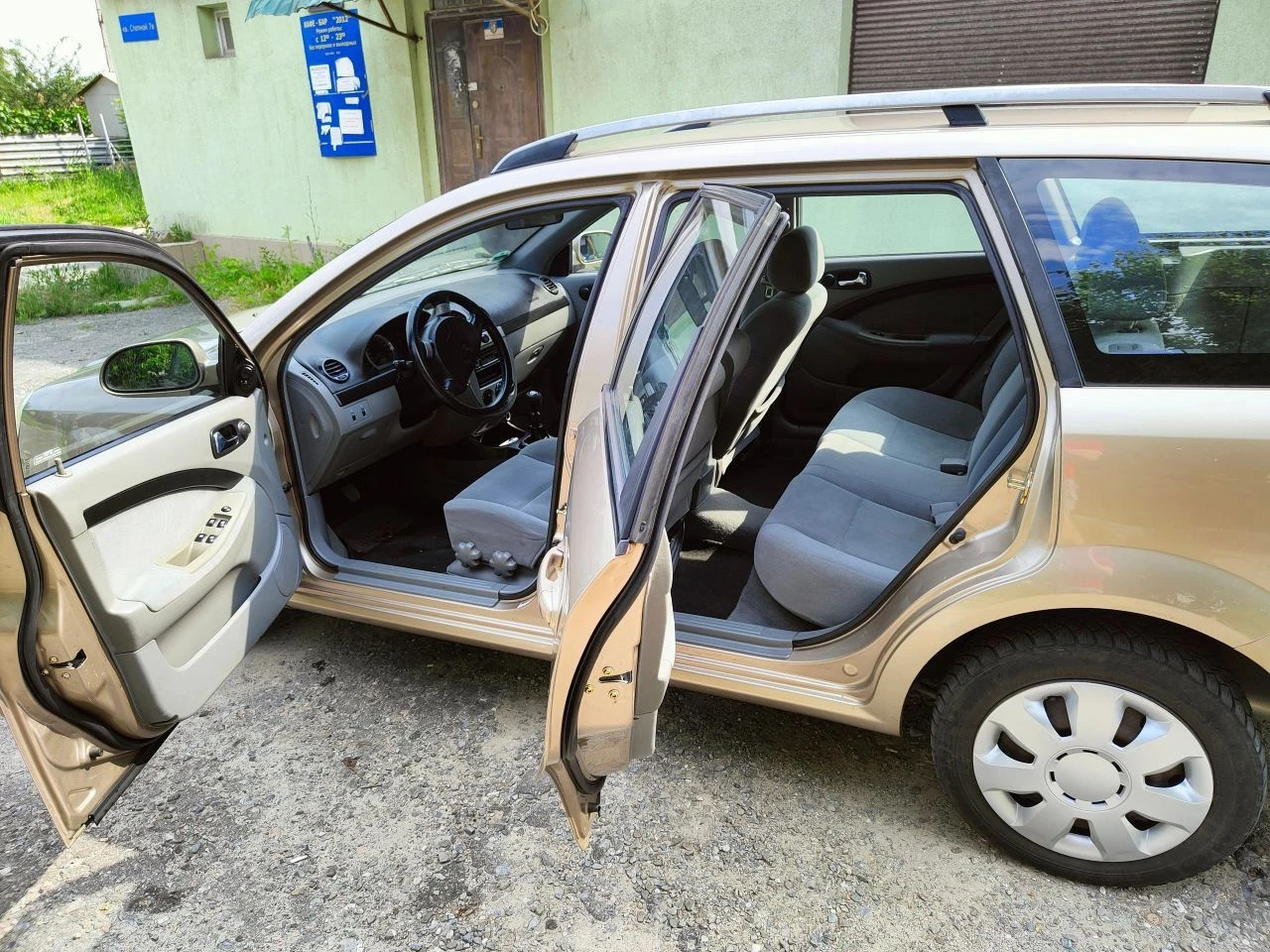 Продам chevrolet nubira, 1.6 бензин, механика 233 тыс. родного пробега. один хозяин по птс. без дтп, 2004г. кузов и салон в хорошем состоянии. хорошая комплектация. все электро стеклоподъёмники, электро зеркала, мультируль, штатный магнитофон. комплект летней резины на дисках. осмотр луганск, цена 550 тыс. ₽. небольшой торг присутствует. +7959-190-87-18. - фотография - 5