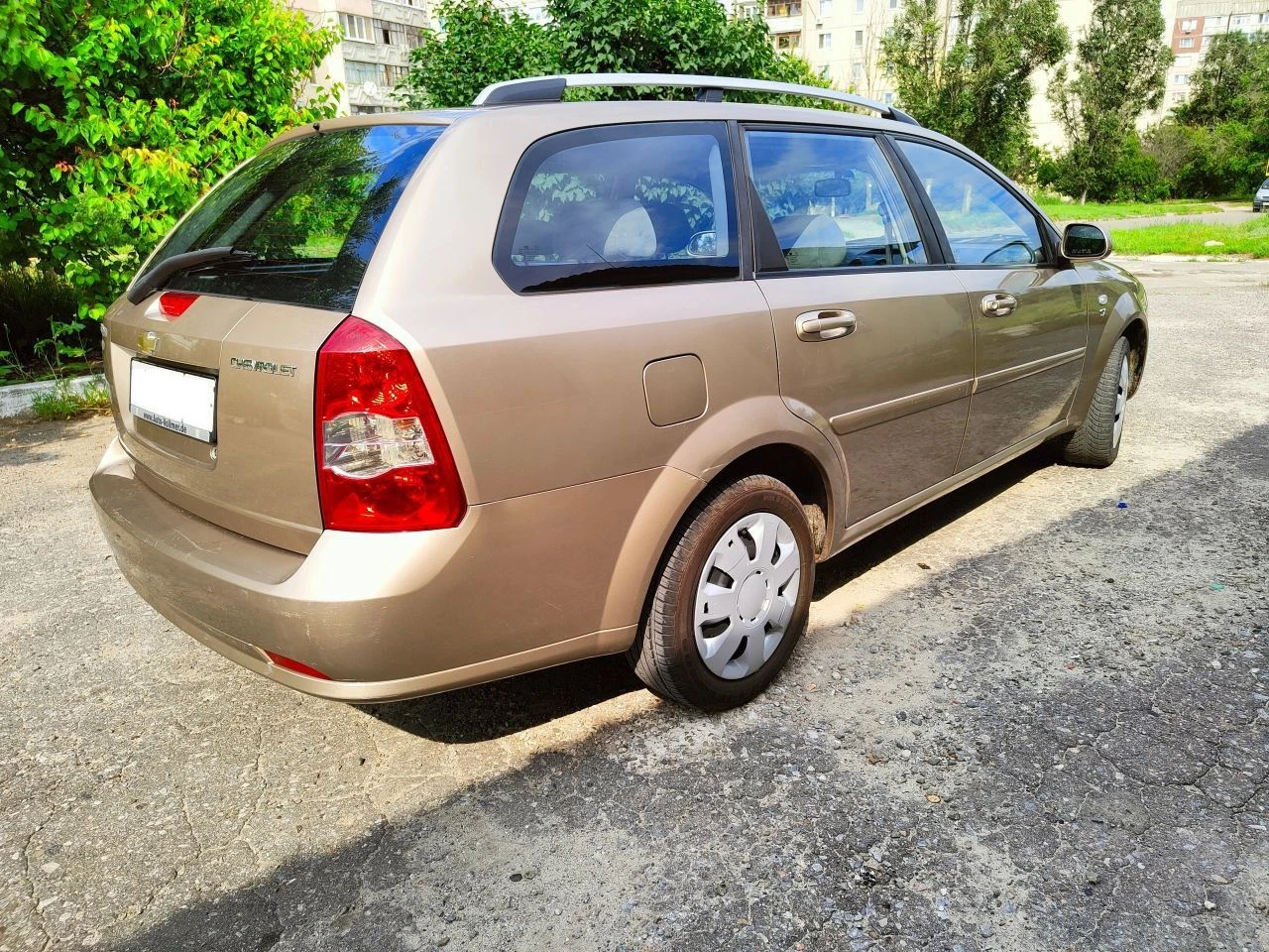 Продам chevrolet nubira, 1.6 бензин, механика 233 тыс. родного пробега. один хозяин по птс. без дтп, 2004г. кузов и салон в хорошем состоянии. хорошая комплектация. все электро стеклоподъёмники, электро зеркала, мультируль, штатный магнитофон. комплект летней резины на дисках. осмотр луганск, цена 550 тыс. ₽. небольшой торг присутствует. +7959-190-87-18. - фотография - 4