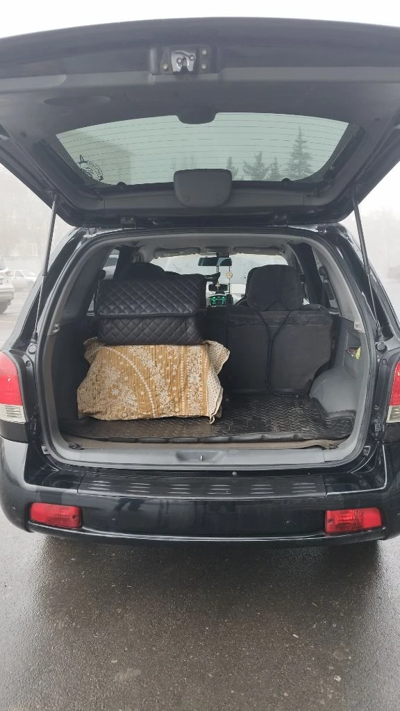 Продам hyundai santa fe classic год выпуска: 2003 поколение: i (2000—2012) пробег: 170 000 км объём двигателя: 2.4 л тип двигателя: бензин коробка передач: автомат привод: передний мощность: 146 л. с. 4 электростеклоподъемника, круиз контроль, бортовой компьютер, сенсорная магнитола 2 din с видеорегистратором, электрозеркала, автозапуск, противотуманные фары, в комплекте резина зима/лето на титанах, по документам все в порядке, я хозяин, есть нюансы по коробке, по лакокрасочным, цена 450 000 руб, торг, донецк, калининский район. по всем вопросам +79494794671. - фотография - 4