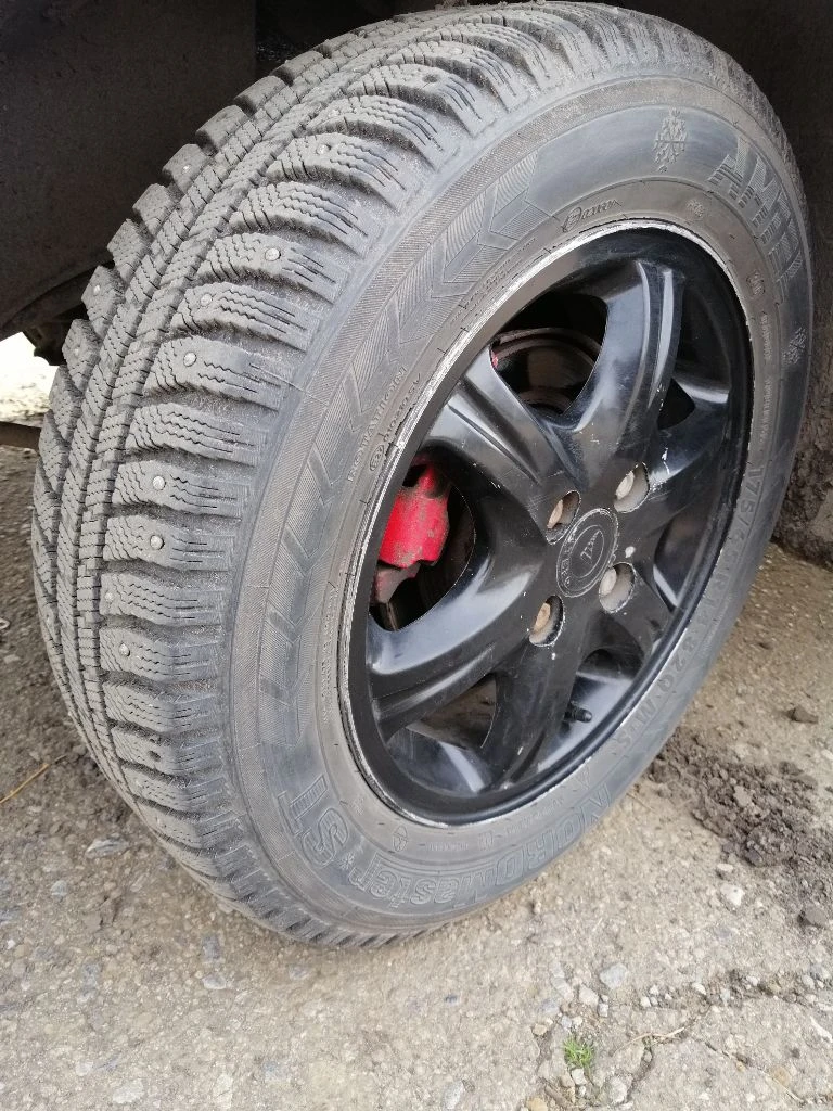 В продаже ваз 2115, 2005г. , объем 1.5л, бодрый мотор. цена 265 тыс. руб. торг уместен техника хорошая. масла, фильтра поменяны, новый генератор, ремень на него, свечи, бронепровода, катушка зажигания, мотор работает отлично, не троит, не дымит, запускается с пол тычка. коробка без нареканий, не выбивает, не хрустит. кузов ровный, без рыжиков. дно, пороги, стаканы, низа дверей целые. лобовое целое. электрика исправна, 2 эл. стеклоподъёмника. гранта зеркала с повторителями. музыка sony играет хорошо. резина зима шипы r14, на литье. автомобиль на полном ходу. салон ухожен. печка греет. клиренс высокий. документы чистые, без штрафов, запретов, ограничений. переоформление без проблем, дкп на руках. местный учёт. осмотр: макеевка, шахтерск +79496306865 - фотография - 16