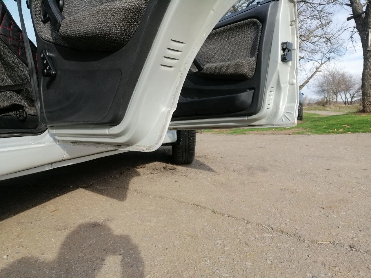 В продаже ваз 2115, 2005г. , объем 1.5л, бодрый мотор. цена 265 тыс. руб. торг уместен техника хорошая. масла, фильтра поменяны, новый генератор, ремень на него, свечи, бронепровода, катушка зажигания, мотор работает отлично, не троит, не дымит, запускается с пол тычка. коробка без нареканий, не выбивает, не хрустит. кузов ровный, без рыжиков. дно, пороги, стаканы, низа дверей целые. лобовое целое. электрика исправна, 2 эл. стеклоподъёмника. гранта зеркала с повторителями. музыка sony играет хорошо. резина зима шипы r14, на литье. автомобиль на полном ходу. салон ухожен. печка греет. клиренс высокий. документы чистые, без штрафов, запретов, ограничений. переоформление без проблем, дкп на руках. местный учёт. осмотр: макеевка, шахтерск +79496306865 - фотография - 15