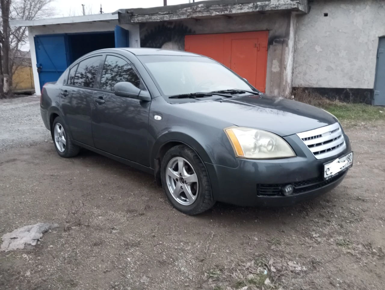Продам vortex estina ( chery fora, elara) 2010г. 1.6 газ-бензин, пробег 250т. в хорошем состоянии, не бита, стекла в родне, не гнилая не ржавая. двигатель, кпп, в норме, расходники заменены: масло, фильтра, свечи, провода, грм и т. д. на хорошем ходу! abs, airbag, гур, эл/стекла-зеркала, кондиционер, парктроник, 2 din. магнитола, ц/замок, и т. д. резина зима. документы в порядке, местный 180 учет. ц: 265.000р. енакиево. +79493652755. - фотография - 2