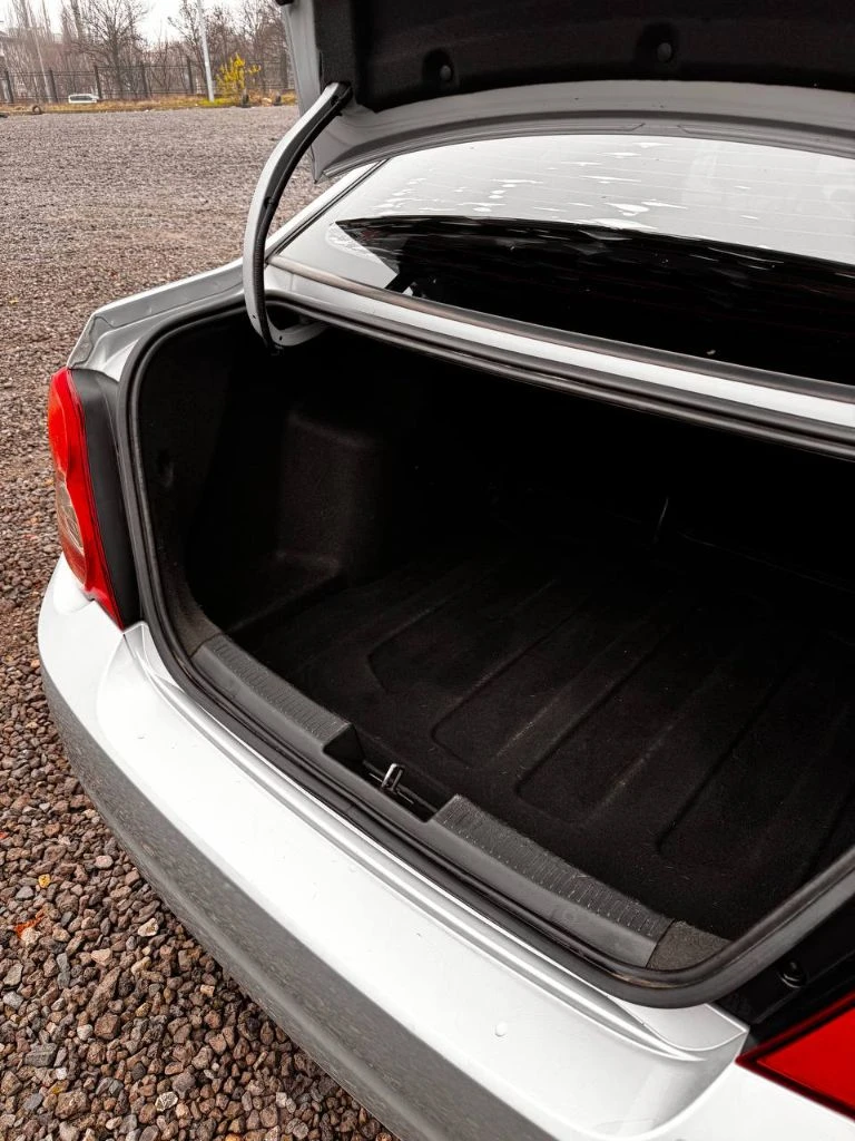 🔥цена 570 огонь🔥торг на бенз. продажа от собственника шевроле авео т-300 2012 года. 1,6 бенз. газа никогда не было. пробег 225 т. км заводской окрас, стекла все родные. кондиционер, электрорегулировка зеркал, 4 электростеклоподъемника, шумо-виброизоляция дверей, сигнализация с автозапуском, заменена штатная магнитола, два комплекта резины (отходила один сезон) два комплекта ключей. тел: +79495901712. - фотография - 5