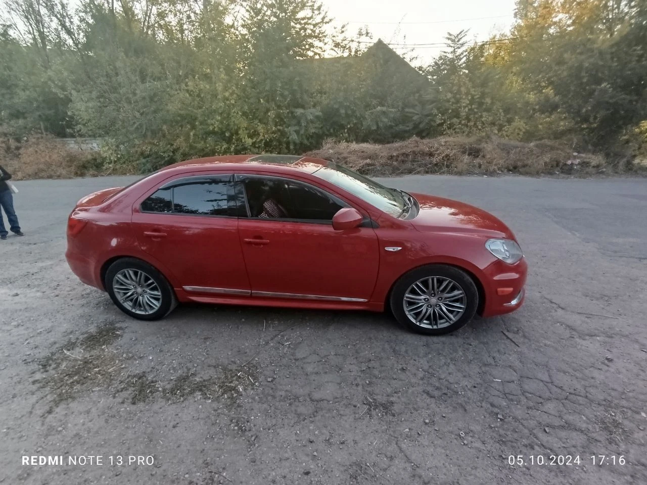 Сузуки кизаши 2.4 вариатор, 2010 в отличном состоянии 168 т. пробег, стоит 2 дин андроид монитор, ес... - фотография