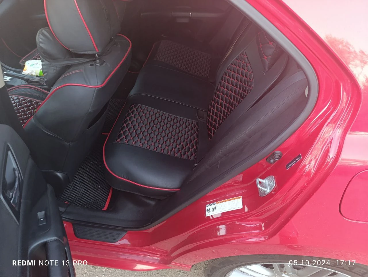 Сузуки кизаши 2.4 вариатор, 2010 в отличном состоянии 168 т. пробег, стоит 2 дин андроид монитор, есть навигация, на 18 дисках, есть комплект зимней резины. цена 1250 т. руб. тел +79493710600. автомобиль в моей собственности находится в донецке. - фотография - 5