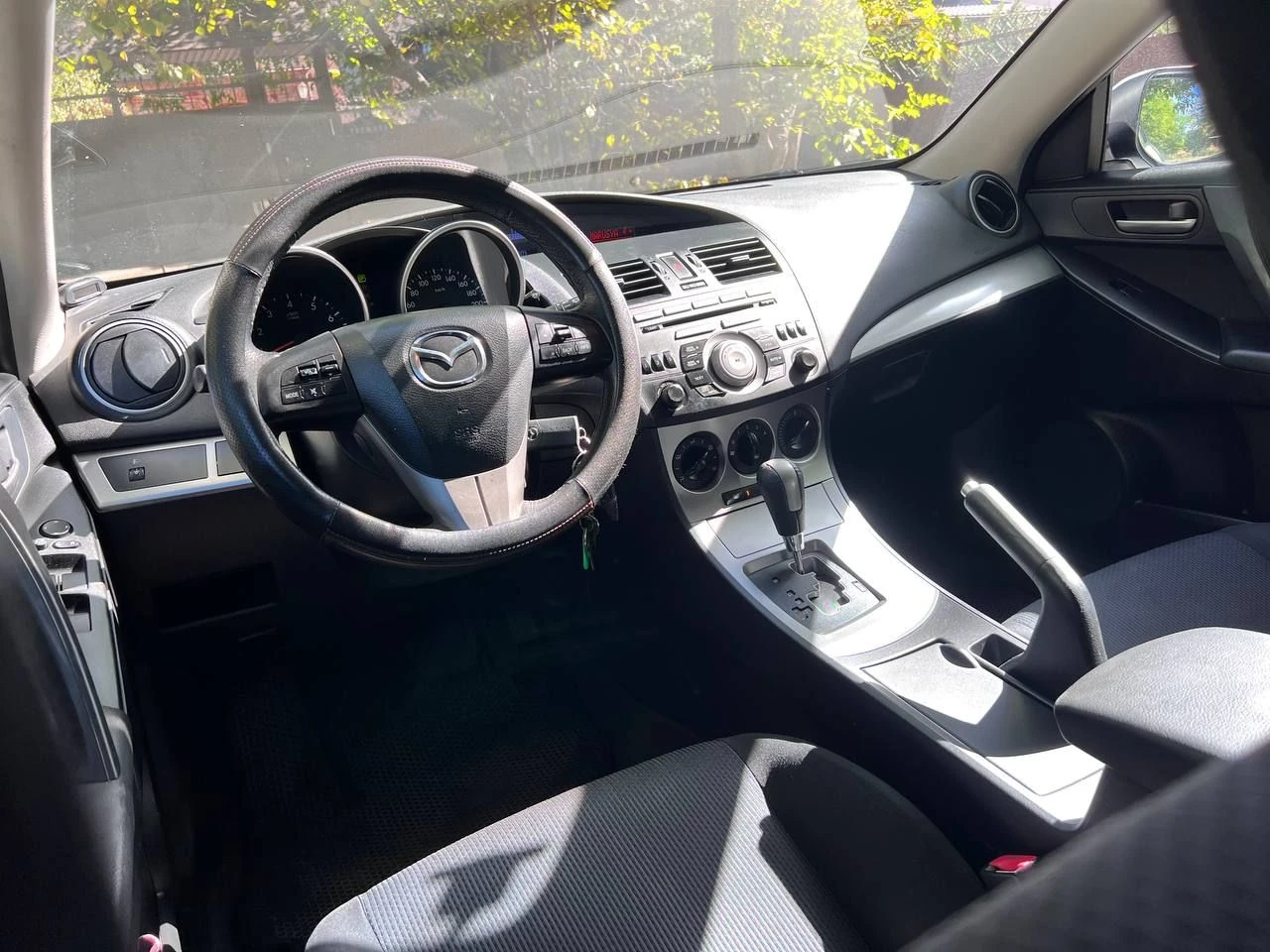 Mazda 3 2012 г. в двигатель 1.6 автомат классический автомобиля в родном окрасе на все 💯, без дтп. пробег родной, кузов без рыжиков и царапин. техника на отлично, масло только поменял, конд рабочий, резина хорошая. салон целый и опрятный. автомобиль без вложений цена 980 тыс. тел 89495006430 - фотография - 15