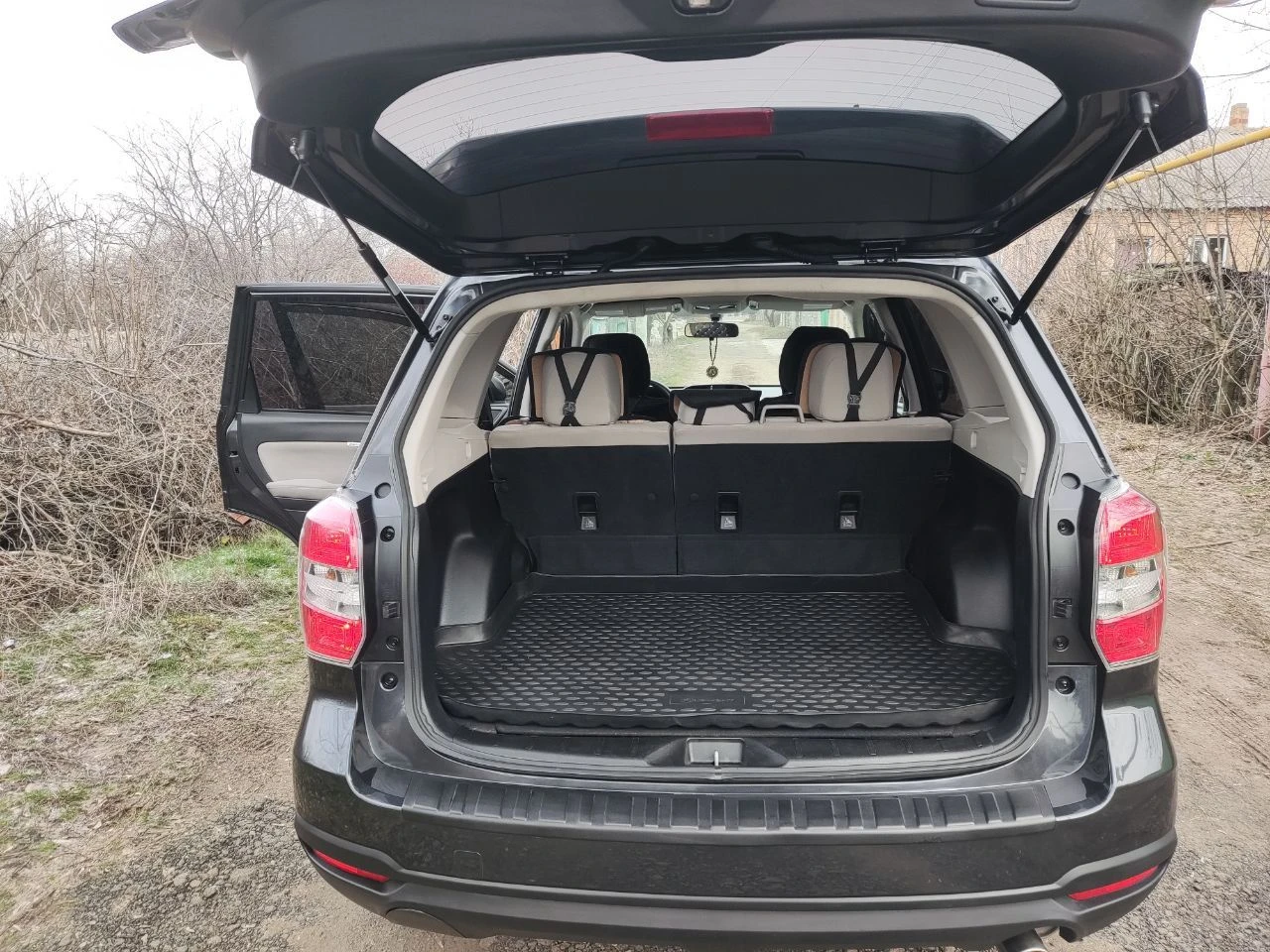 Продам subaru forester. объем 2.5 двигатель атмосферник ( 170л. сил), полный привод рестайлинг 2015 г. по америке. коробка вариатор, пробег 110 миль/ 160 тыс. км. авто владею с 2023 года, в ноябре заменил тормозные колодки и масло в двигателе. достойное состояние всего автомобиля. летняя резина в комплекте. цена 1,75 млн руб. телефон +79493754315 - фотография - 9