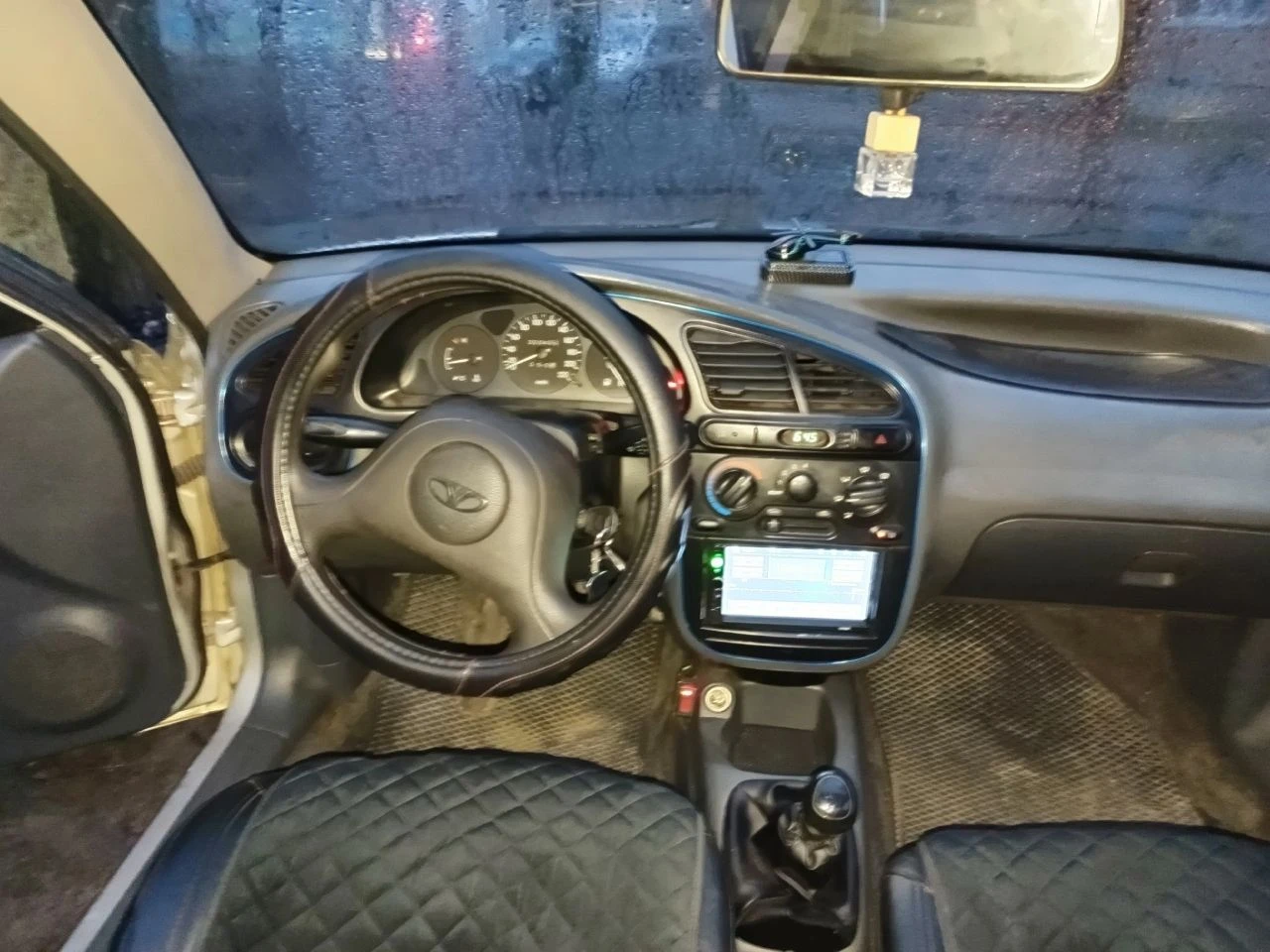 Авто только в аренду с правом выкупа! на неделю-две простой аренды нет! продажа авто в рассрочку! выгодно! 💥🌟💥🌟💥🌟💥🌟💥🌟💥🌟💥🌟 daewoo-lanos-1.5//8-ми клапанник led-линзы в фарах, 2-din магнитола. состояние-супер! под капотом на стаканах и лонжеронах нет гнили и ржавчины. низ дверей, колёсные арки, багажник, пороги и днище также без гнили и ржавчины! поменяно масло, антифриз, колодки и все расходники. произведена качественная антикорозийная обработка кузова. авто полностью обслужено и подготовлено к работе. самое надёжное и самое недорогое в эксплуатации авто! цена аренды с выкупом=1200.руб. /сутки (платёж входит в общую сумму выкупа!!) никаких других расходов и платежей нет и не будет! обязательная предоплата аренды авансом-вперёд за месяц! официальный договор продажи в рассрочку. прописка в паспорте-днр. от 25-ти лет. также есть надёжное авто- daewoo nexia-2(рестайлинговая). днр-донецк: +7(949)553-21-96. telegram: @avto_donbass01 - фотография - 8