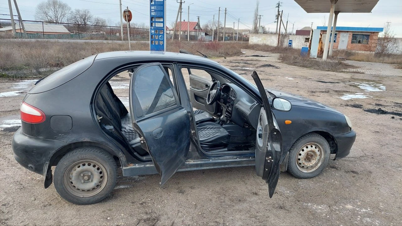 Заз chance, chevrolet lanos и daewoo lanos. это тот один и тот же автомобиль. продаётся заз chance с очень надёжным opel(опелевским) двигателем 1,5 л. экономичный и надёжный для городской и сельской месности автомобиль. преимущества: * очень надёжный двигатель opel(опелевский)1,5л: бензин + газ(гбо), отличная тяга, прост в ремонте. * очень надежная коробка передач opel(опелевская): 5-ступенчатая механическая. * расход топлива: 6,7 л/100 км на бензине, экономия до 60% на газу. * имеется: кондиционер, подогрев заднего стекла, регулировка рулевой колонки(редкая комплектация). * стоит идеальная зимнея резина на 14-дюймовых дисках. * электроподъёмники передних стёкол, центральный замок. * аудиосистема (cd/mp3, 4 динамика), противотуманные фары. * подушка безопасности водителя. история владения: * третий владелец, в эксплуатации более 3 лет. * регулярное техническое обслуживание, без дтп, кузов в хорошем состоянии имеются временные ньюансы на фото видно. автомобиль полностью готов к эксплуатации, с прозрачной историей и надёжным двигателем. звоните или пишите для отве́чу на все вопросы. ps: реальному покупателю хороший торг! - фотография - 2
