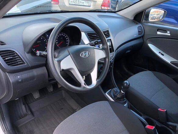 Продается автомобиль hyundai solaris 2012 года, кузов: седан, двигатель 1,4 (107 л. с.), пробег 150 000 км, цвет серый, механика, бензин, газ пропан, система abs, гидроусилитель руля, кондиционер, магнитола, новая зимняя резина. гбо зарегистрировано в техпаспорте, птс. зарегистрирован в рф. 1 собственник, машина была куплена в автосалоне донецк. все дополнительные вопросы по телефону +79497969755. цена 750 000 руб - фотография - 2