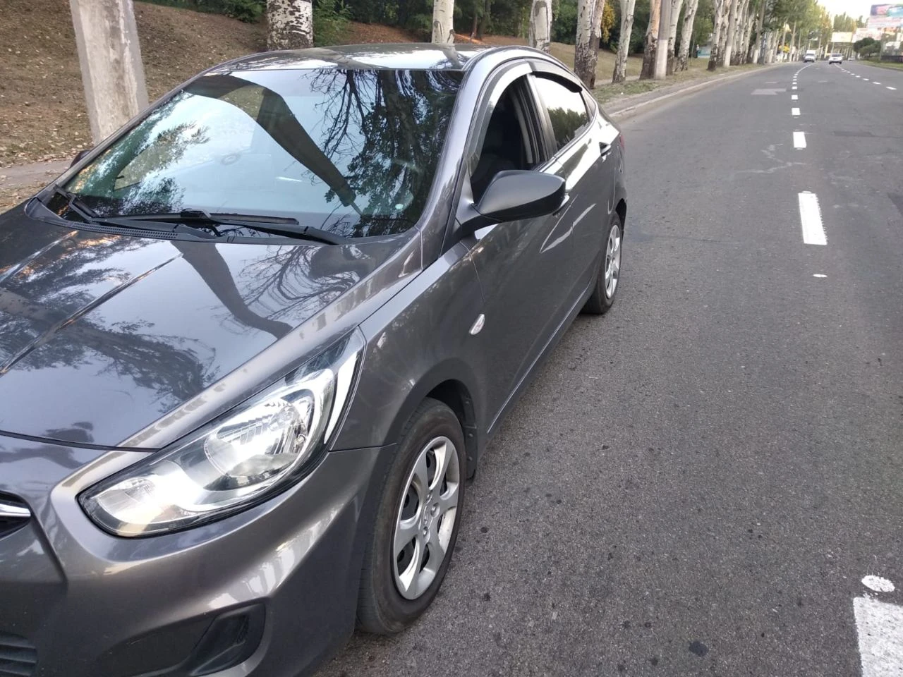 Продается автомобиль hyundai solaris 2012 года, кузов: седан, двигатель 1,4 (107 л. с.), пробег 150... - фотография