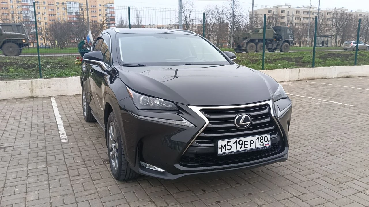 Lexus nx, 2015 год — отличное состояние, родной пробег 99300, новая резина продаю свой lexus nx 2015 года в достойном, полностью сохранённом состоянии. автомобиль обслуживался вовремя, эксплуатировался аккуратно и бережно. машина не требует никаких вложений — сел и поехал. преимущества автомобиля: чёрный кузов — стильный, ухоженный внешний вид кремовый кожаный салон — чистый, аккуратный, визуально очень приятный родной, честный пробег новая резина все агрегаты надёжные и ресурсные — двигатель и вариатор работают плавно и уверенно подвеска в отличном состоянии, ход мягкий и комфортный. автомобиль реально доставляет удовольствие от вождения. кузов без коррозии, салон без потертостей чистая история, технически полностью исправен, готов к любым проверкам отличный вариант для тех, кто хочет ухоженный lexus nx без вложений. цена-2500000р +79493931684 +79099821743 - фотография - 5