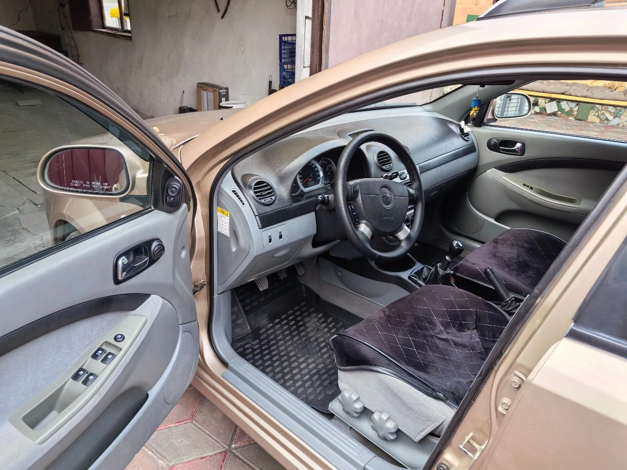 Шевроле лачетти универсал. двигатель 1.6. пробег 120 000, состояние хорошее. комплектация предмаксимальная. цена 680 000, торг. амвросиевка. +79494703085. - фотография - 3