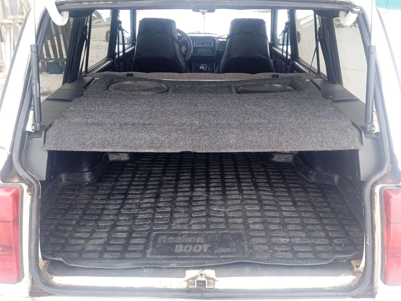 Ваз 21043, 2002г пробег 97 тыс. км, передние стеклоподъёмники, центр. замок, сигнализация, заменил все масла и фильтра, помпа тосол 2 радиатора патрубки, электрон. зажигание, тормозные диски, колодки передние задние шаровые, саленблоки трапеция, маятник, новая зимняя резина. собственник цена 295 торг. +79494714057 - фотография - 7