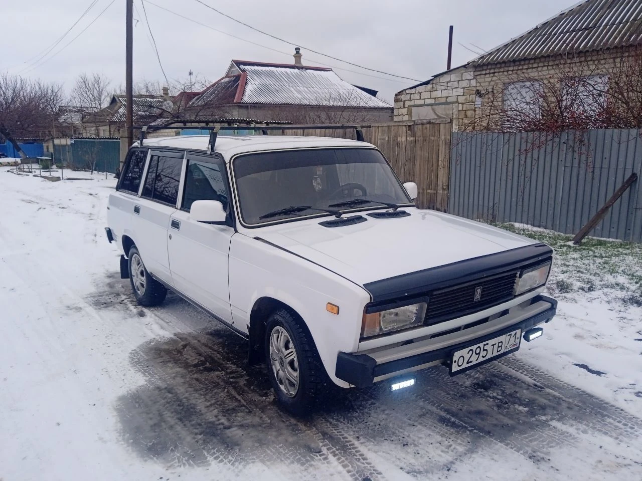 Ваз 21043, 2002г пробег 97 тыс. км, передние стеклоподъёмники, центр. замок, сигнализация, заменил все масла и фильтра, помпа тосол 2 радиатора патрубки, электрон. зажигание, тормозные диски, колодки передние задние шаровые, саленблоки трапеция, маятник, новая зимняя резина. собственник цена 295 торг. +79494714057 - фотография - 2