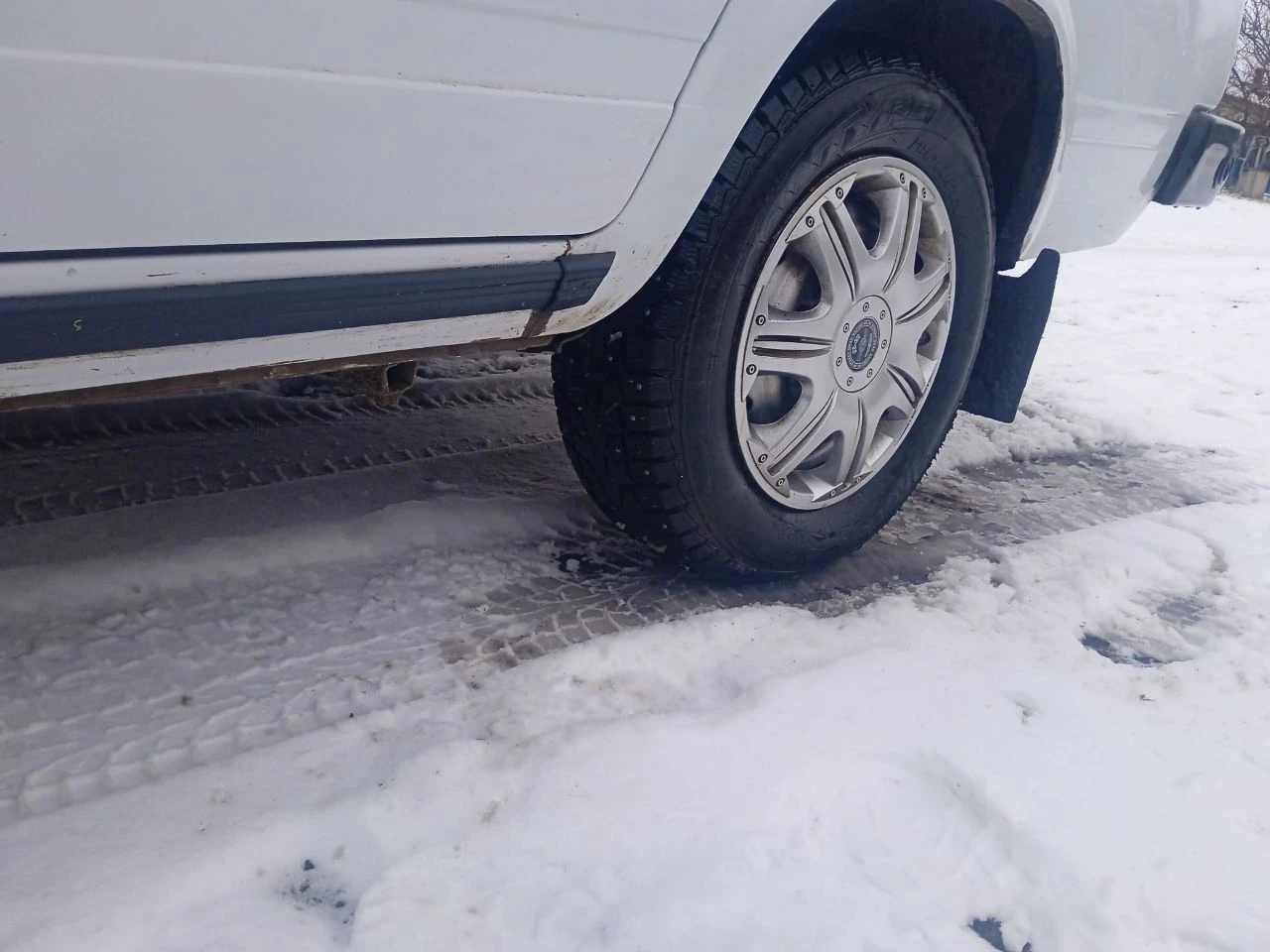 Ваз 21043, 2002г пробег 97 тыс. км, передние стеклоподъёмники, центр. замок, сигнализация, заменил все масла и фильтра, помпа тосол 2 радиатора патрубки, электрон. зажигание, тормозные диски, колодки передние задние шаровые, саленблоки трапеция, маятник, новая зимняя резина. собственник цена 295 торг. +79494714057 - фотография - 9