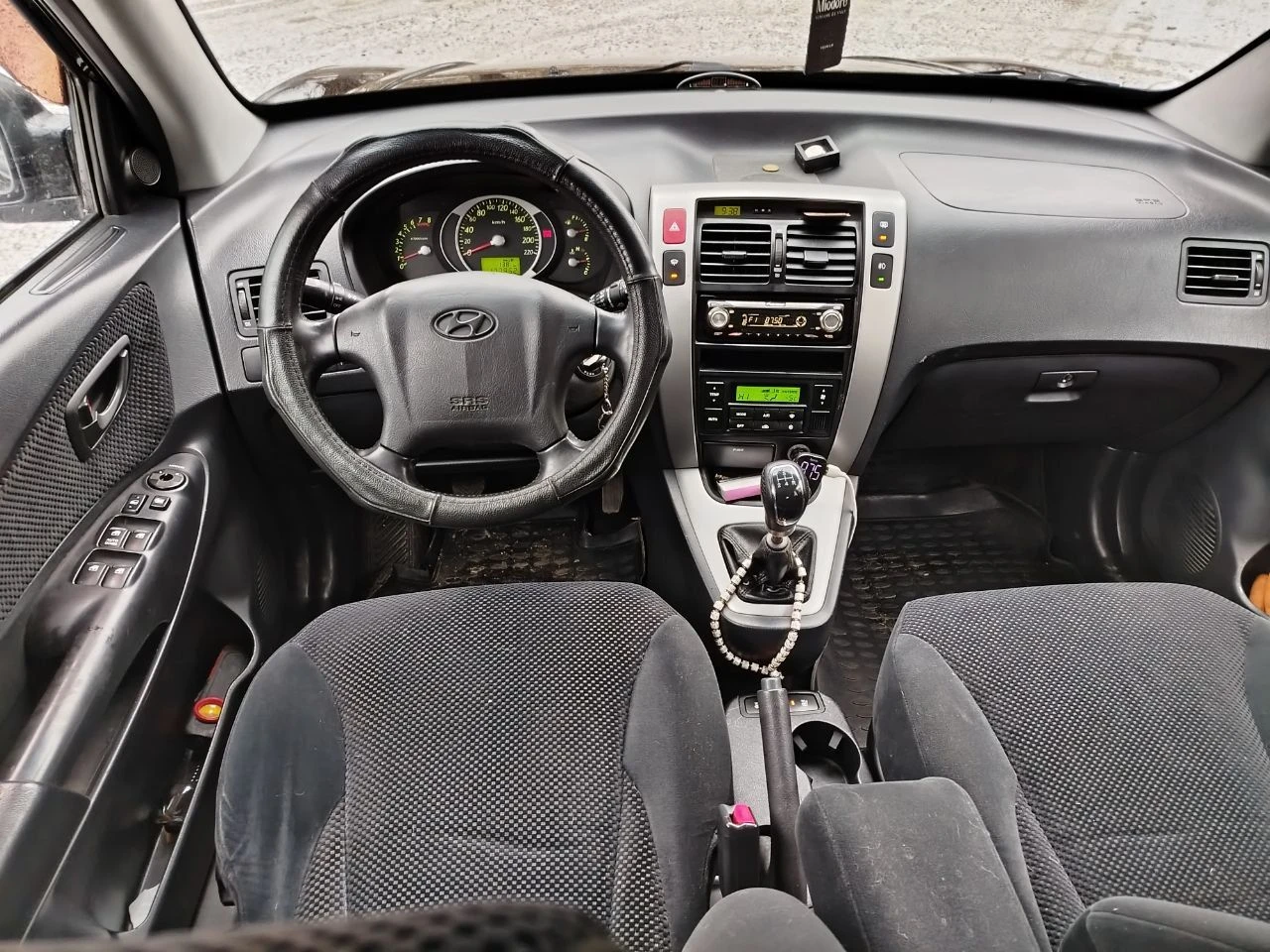 🚗 💰продам автомобиль💰🚀 hyundai tucson ▶️ ❗️пробег 177 тыс❗️ 😱 ▶️ год выпуска: 2006 г. ▶️ кпп: механика,5ст. обьем 2.0 🚜полный привод🚜 ▶️ ❗️❗️ 1 владелец ❗️❗️ подтверждено автотекой ℹ️ описание: ✅ автомобиль в отличном состоянии как технически, так и внешне! ✅ автомобиль в дтп не участвовал! ✅ бережное использование, есть автотека по запросу. 🔥 автомобиль в отличной комплектации: • кондиционер • климат контроль • подогревы сидений, зоны дворников, стёкл и зеркал • полный стеклопакет *парктроники • легкосплавные диски + новая зимняя резина. *полный привод 4 wd ❗предоставлю видео обзор по требованию! 🏛 юридически автомобиль чист, без штрафов и запретов! 🏢 осмотр в г. амвросиевка или по договорённости в любом городе. доставка в любой город л-днр ☎ телефон для связи: +79493391770 +79490789890 телеграмм, вацап на номере. телефон включен всегда! 💰 цена 820.000 тысяч рублей. торг будет но небольшой - фотография - 10