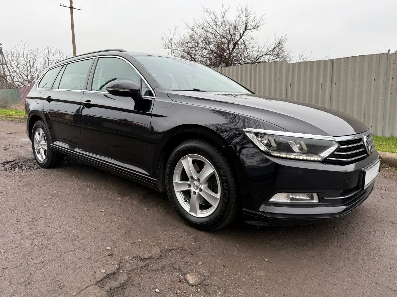 Продается volkswagen passat b8 2019 г. в. двигатель: 1.6 tdi (экономичный и надежный) пробег: 230 000 км состояние: отличное, без нареканий. окрас: полностью родной. цена: 1 900 000 руб. торг: у капота приветствуется. надежный и комфортный автомобиль для города и дальних поездок. телефон для связи: +7 (949) 305-54-89 - фотография - 2