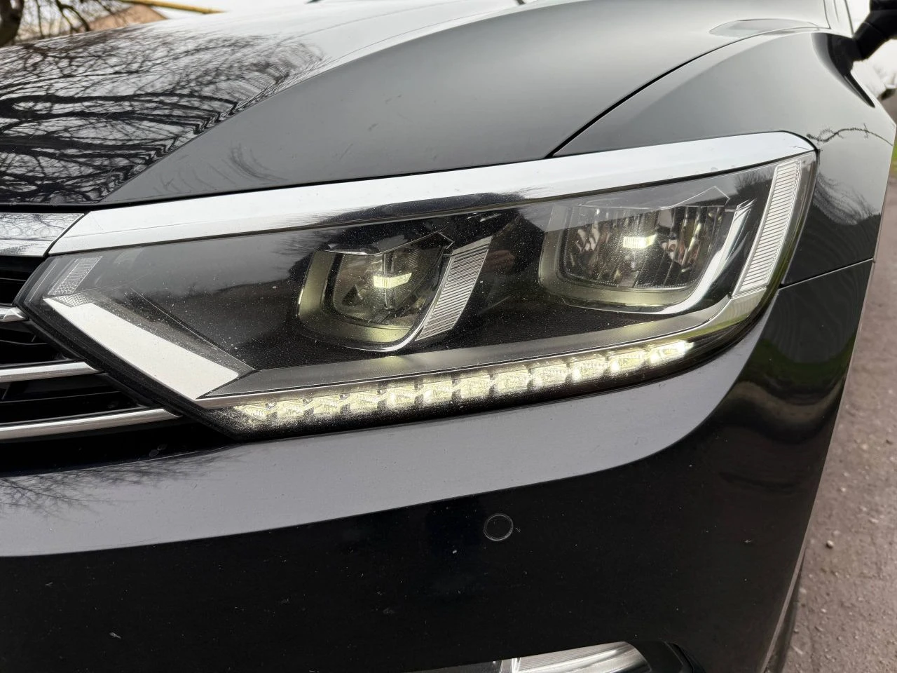 Продается volkswagen passat b8 2019 г. в. двигатель: 1.6 tdi (экономичный и надежный) пробег: 230 000 км состояние: отличное, без нареканий. окрас: полностью родной. цена: 1 900 000 руб. торг: у капота приветствуется. надежный и комфортный автомобиль для города и дальних поездок. телефон для связи: +7 (949) 305-54-89 - фотография - 4