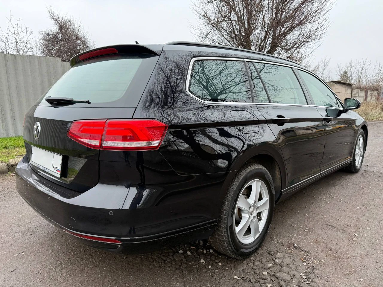 Продается volkswagen passat b8 2019 г. в. двигатель: 1.6 tdi (экономичный и надежный) пробег: 230 000 км состояние: отличное, без нареканий. окрас: полностью родной. цена: 1 900 000 руб. торг: у капота приветствуется. надежный и комфортный автомобиль для города и дальних поездок. телефон для связи: +7 (949) 305-54-89 - фотография - 7