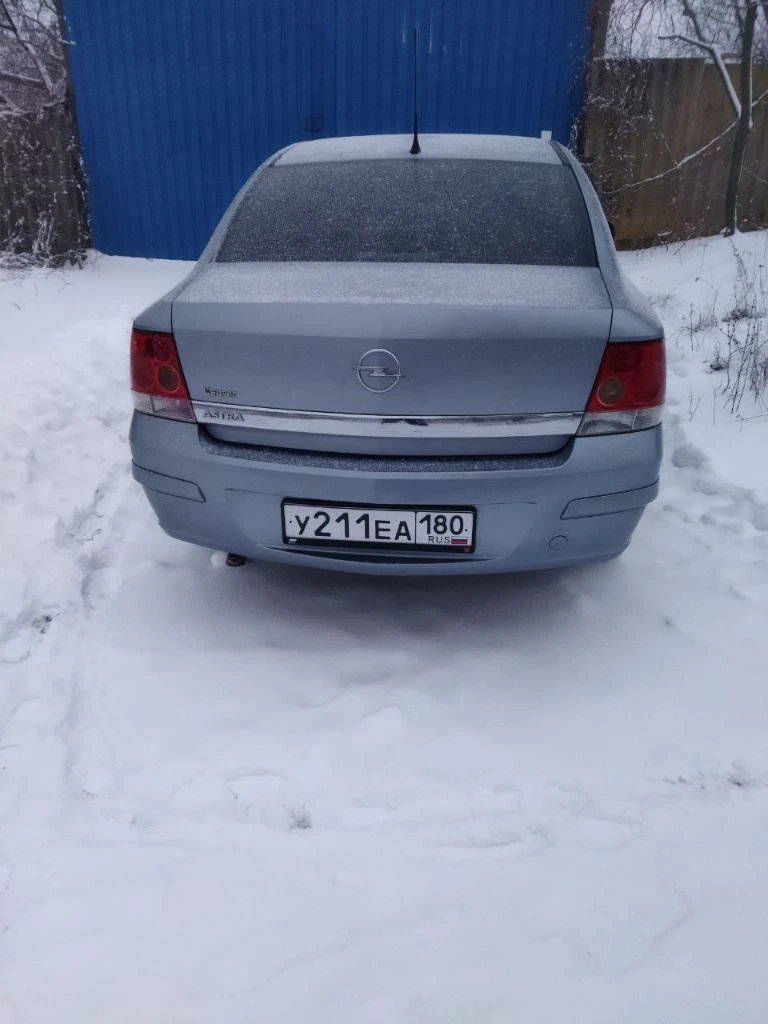 Opel astra h, 1.6l, 2008г, пробег 193т км комплектация enjoy обслуживалась всегда вовремя хорошими, качественными запчастями. - усилитель руля - регулировка руля по высоте и по вылету - кондиционер - абс - бортовой компьюте - подушки безопасности: водитель, пассажир, боковые - эсп - электрорегулировка зеркал - крепление детского кресла (задний ряд) isofix - сигнализация starline с автозапуском 90% родного окраса. абсолютно классная и добротная машина. собственник. цена 525 000, торг у капота горловка, +79494804415 - фотография - 3