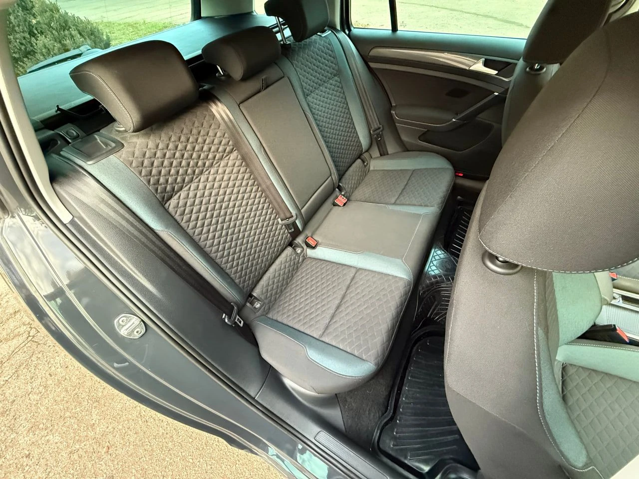 Volkswagen golf 7 (рестайлинг)1.6 tdi 2019 года из германии без пробега по рф цена: 2 000 000 руб. контактный телефон: ☎️+7 949 501 91 02☎️ пробег 232 000 км. коробка передач: механическая привод передний место осмотра: донецк автомобиль на рф учете автомобиль комплектации iq. drive оснащен автоматической парковкой, парктрониками 360, ассистентом контроля слепых зон, auto hold, системой start-stop, автоматический дальний свет, адаптивный круиз контроль, движение в полосе, экстренное торможение, проекция iq. drive, цифровая приборная панель, car play, подогрев сидений, датчики давления шин, хром пакет и т. д. автомобиль полностью в родной краске (включая бампера), очень экономичный, полностью обслужен (заменен комплект грм, помпа, ремень масляного насоса, сальник коленвала, ремень и ролик генератора, залит антифриз febi g13, масло двигателя motul, масло в коробке febi, поменяны все фильтра, поставлены проставки 2 см перед и зад, сделан развал схождения). экология на месте всё работает. - фотография - 9