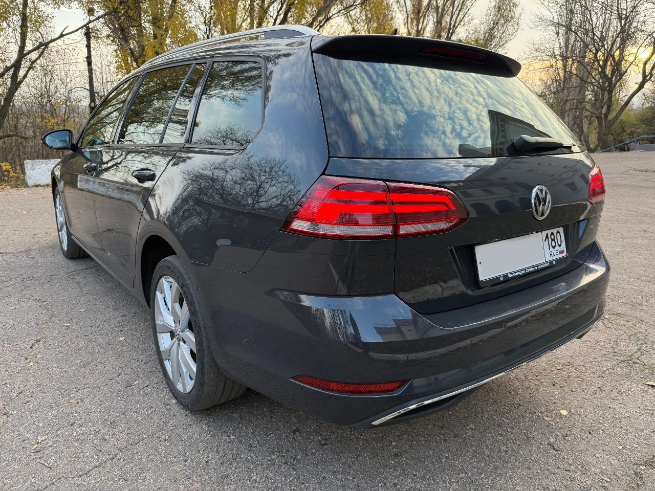 Volkswagen golf 7 (рестайлинг)1.6 tdi 2019 года из германии без пробега по рф цена: 2 000 000 руб. контактный телефон: ☎️+7 949 501 91 02☎️ пробег 232 000 км. коробка передач: механическая привод передний место осмотра: донецк автомобиль на рф учете автомобиль комплектации iq. drive оснащен автоматической парковкой, парктрониками 360, ассистентом контроля слепых зон, auto hold, системой start-stop, автоматический дальний свет, адаптивный круиз контроль, движение в полосе, экстренное торможение, проекция iq. drive, цифровая приборная панель, car play, подогрев сидений, датчики давления шин, хром пакет и т. д. автомобиль полностью в родной краске (включая бампера), очень экономичный, полностью обслужен (заменен комплект грм, помпа, ремень масляного насоса, сальник коленвала, ремень и ролик генератора, залит антифриз febi g13, масло двигателя motul, масло в коробке febi, поменяны все фильтра, поставлены проставки 2 см перед и зад, сделан развал схождения). экология на месте всё работает. - фотография - 15