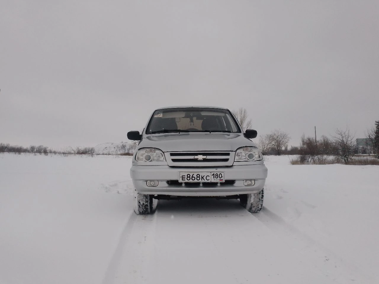 Продам нива шевроле год 2004. пробег 23000т. есть гбо, невписаное. доки на мне. все работает, штатно. по кузову негнелая совсем. цена 380т. тел. +79493918856. - фотография - 8