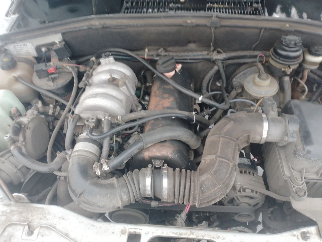 Продам нива шевроле год 2004. пробег 23000т. есть гбо, невписаное. доки на мне. все работает, штатно. по кузову негнелая совсем. цена 380т. тел. +79493918856. - фотография - 3