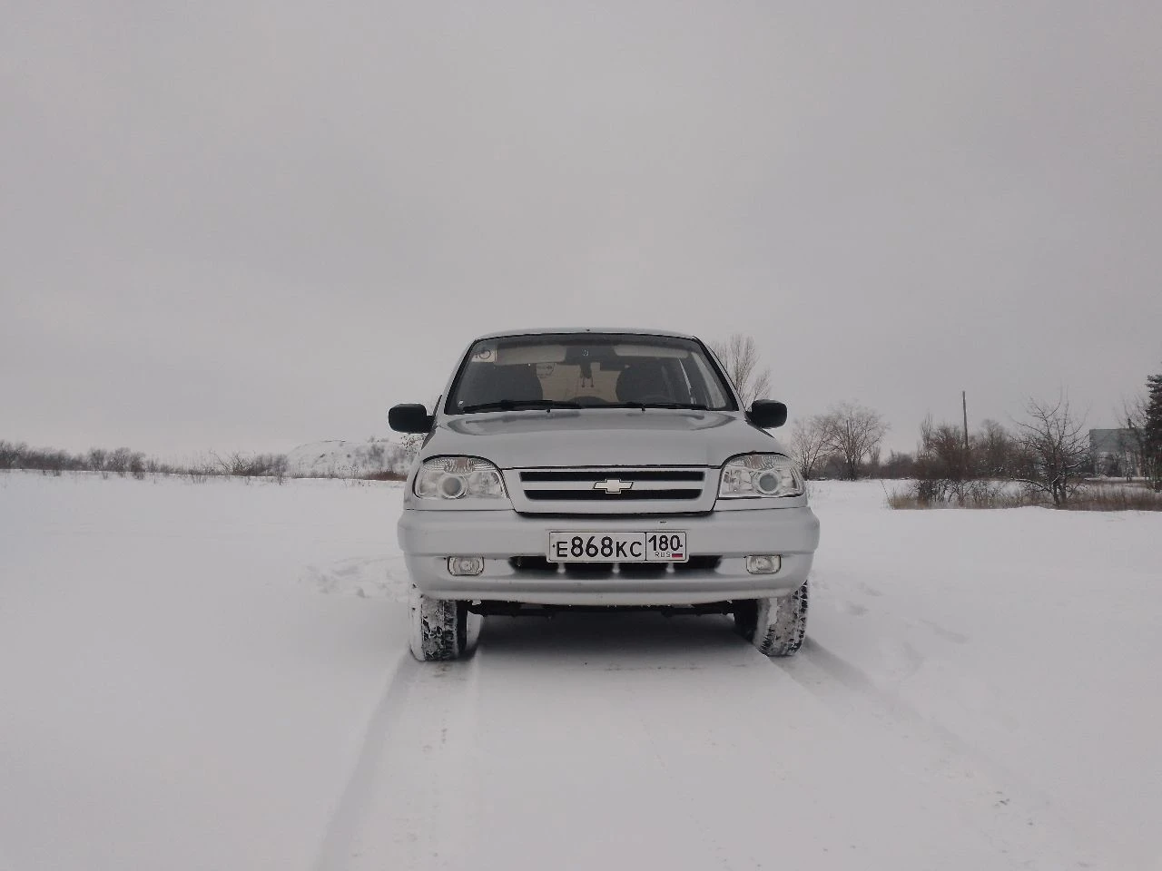 Продам нива шевроле год 2004. пробег 23000т. есть гбо, невписаное. доки на мне. все работает, штатно. по кузову негнелая совсем. цена 380т. тел. +79493918856. - фотография - 9