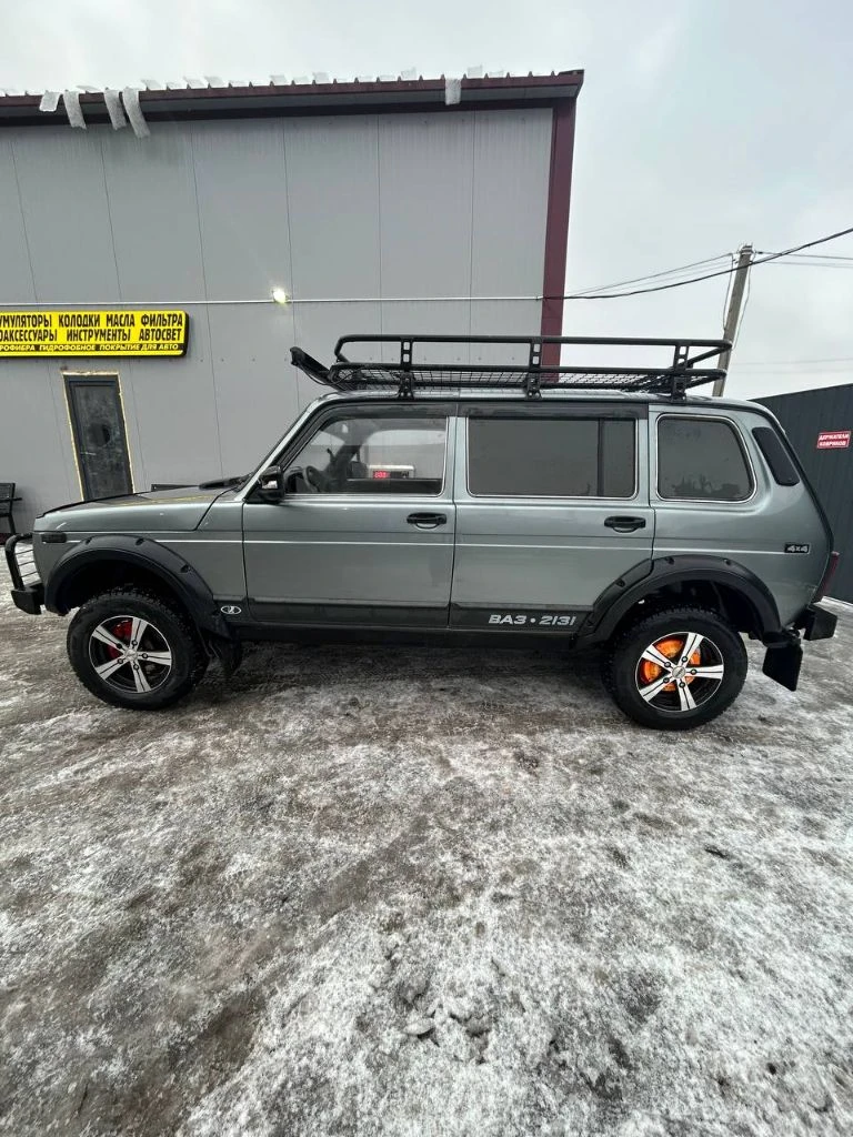 Продам полностью живую niva 2131 4x4, 2011 год, пробег 65 т. км! автомобиль в очень хорошем состоянии, без вложений! пробег оригинальный, автотека зелёная, там все видно. новый радиатор, стартер, генератор, радиатор печки. - гур, новая приборка с бортовым компьютером, свежие r15 диски и новая зимняя резина. - усиленные бампера, зеркала гранта, багажник на крышу, дополнительный свет в виде люстры и фонаря заднего хода на крыше. - свежая оптика в круг, освежался салон, новая торпеда и пластик в багажнике, подсветка в ноги всех 4 сидений, средняя музыка, сигнализация starline на 2 ключа и ещё много чего. в машину вложено очень много средств и времени! цена 570 000₽ торг по факту при встрече. машина в городе торез, все вопросы +79493904336 - фотография - 8