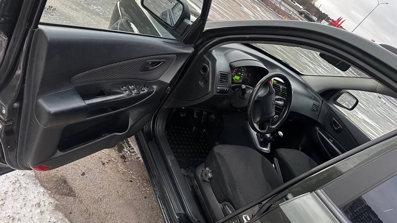 Продам hyundai tucson 2008 года в отличном состоянии. пэп, гур, кондиционер, резина летняя на литье, и зимняя на литье. полностью обслужена, заказ-наряды имеются. вложений не требует. телефон: +79495925815 / +79827796298 - фотография - 13