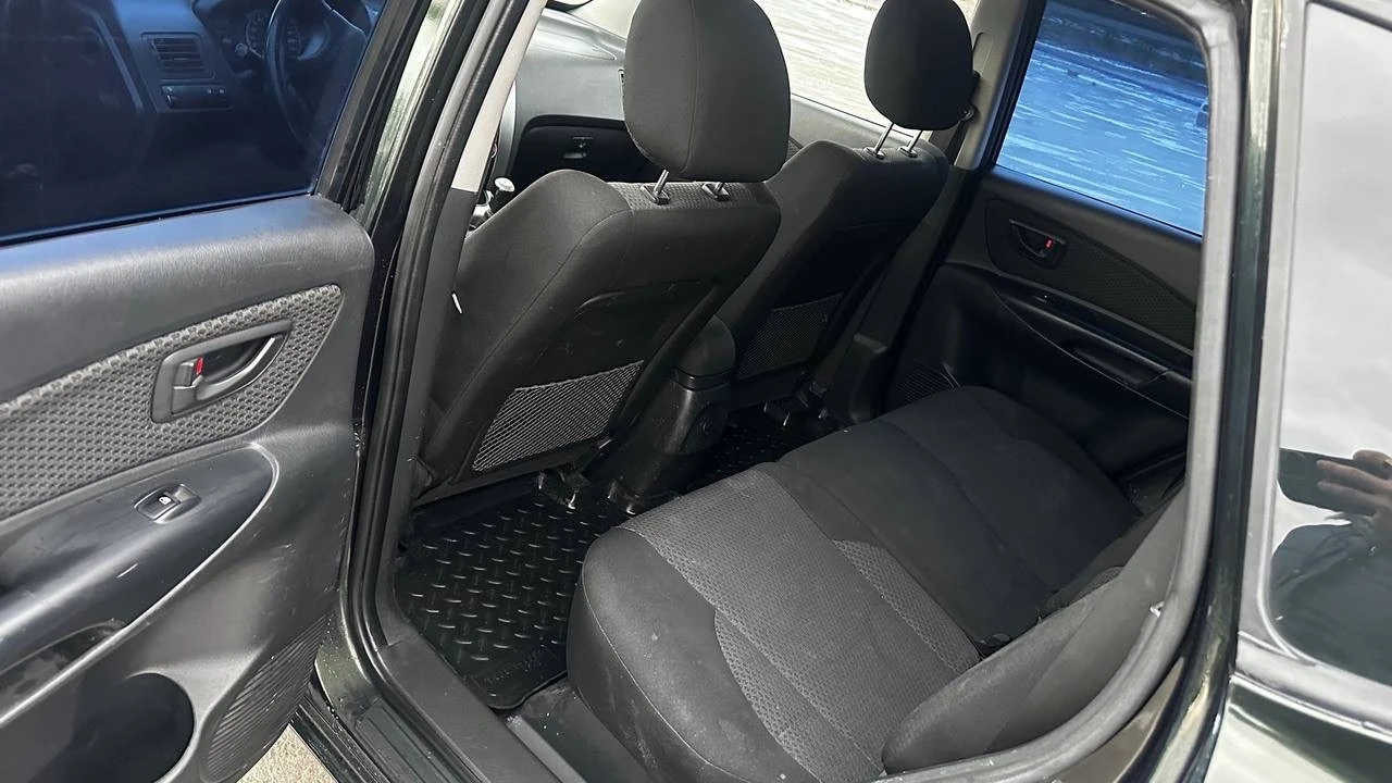 Продам hyundai tucson 2008 года в отличном состоянии. пэп, гур, кондиционер, резина летняя на литье, и зимняя на литье. полностью обслужена, заказ-наряды имеются. вложений не требует. телефон: +79495925815 / +79827796298 - фотография - 10