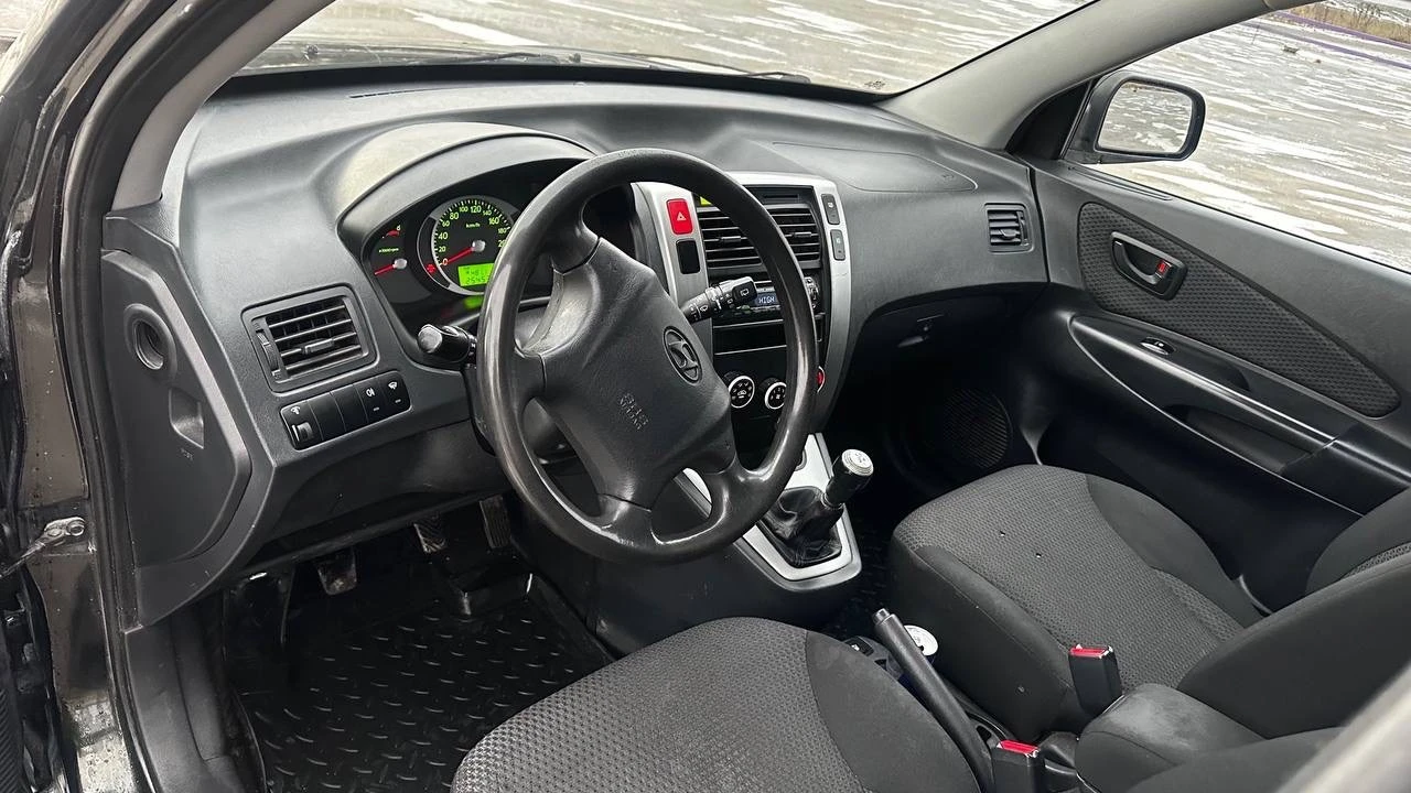 Продам hyundai tucson 2008 года в отличном состоянии. пэп, гур, кондиционер, резина летняя на литье, и зимняя на литье. полностью обслужена, заказ-наряды имеются. вложений не требует. телефон: +79495925815 / +79827796298 - фотография - 12