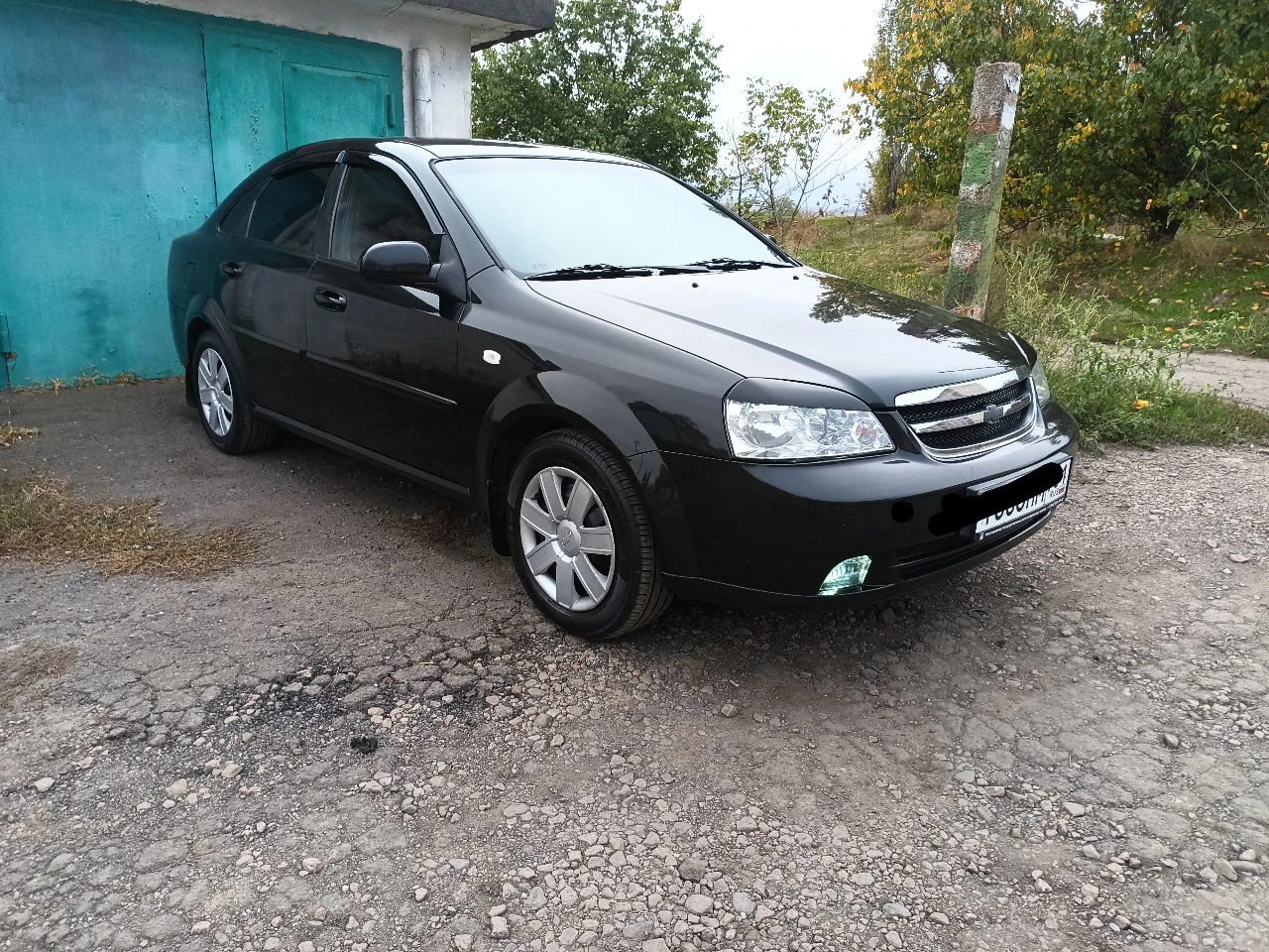 Продам lacetti 2008 г. в отличном для своих лет состоянии. пробег 232 т. км - честный. по технике без нареканий, вложений, в данный момент никаких не требует( масла, фильтра, грм и т. д. заменены ), ходовая на отлично, тормоза обслуженные. ржавчины нет; по кузову, в силу возраста, само собой имеются незначительные нюансы, не портящие вид. авто частично зашумлено. салон чистый и опрятный. в авто имеется: сигнализация starline,2 ключа, android магнитола с камерой заднего вида, регистратор с двумя камерами и т. д. больше фото по запросу. осмотр - город иловайск. собственник. продажа строго с переоформлением в мрэо. цена 715 т. р. , торг. обмен не интересует. тг -79920413550, феникс по запросу. - фотография - 2