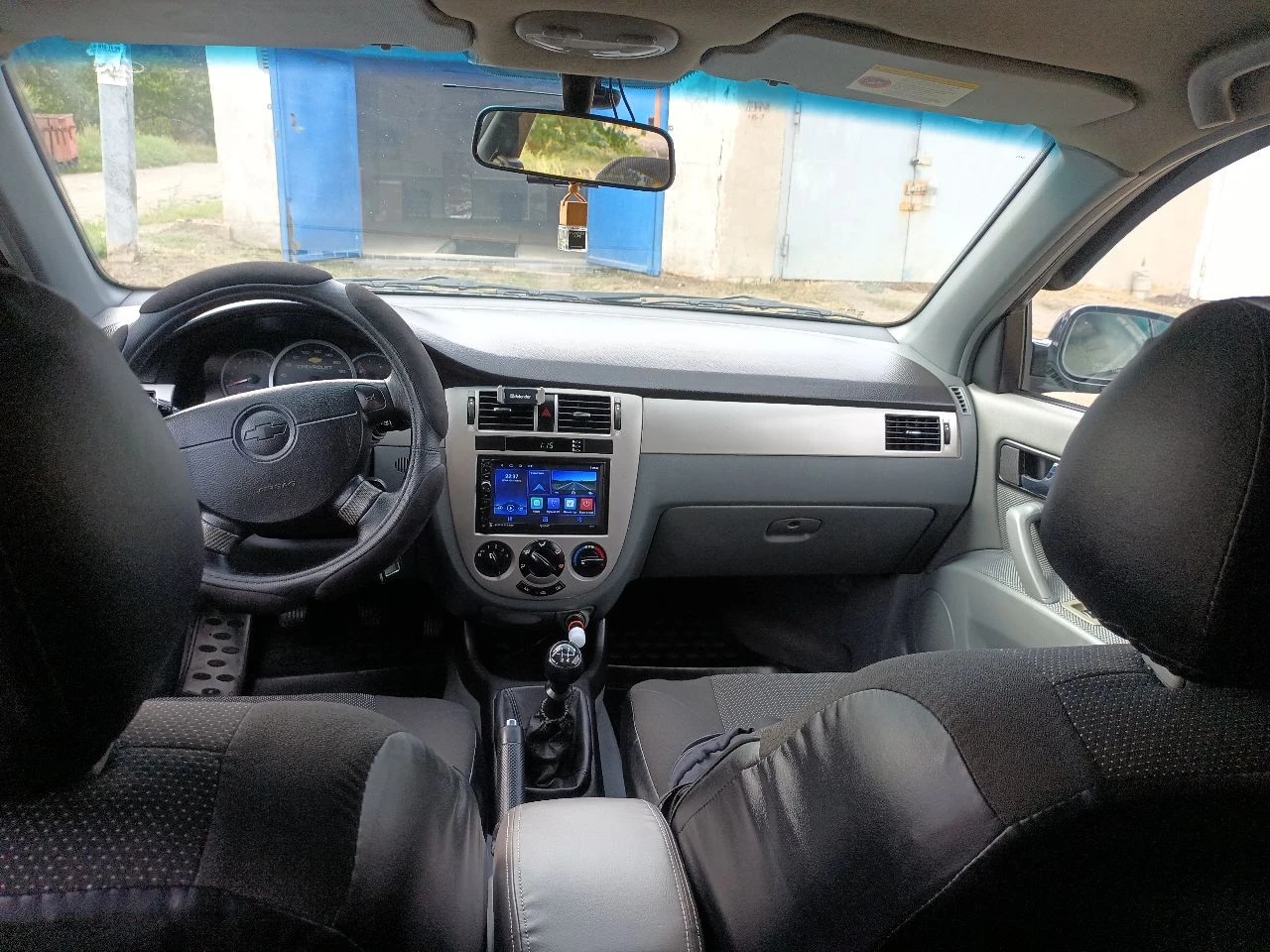 Продам lacetti 2008 г. в отличном для своих лет состоянии. пробег 232 т. км - честный. по технике без нареканий, вложений, в данный момент никаких не требует( масла, фильтра, грм и т. д. заменены ), ходовая на отлично, тормоза обслуженные. ржавчины нет; по кузову, в силу возраста, само собой имеются незначительные нюансы, не портящие вид. авто частично зашумлено. салон чистый и опрятный. в авто имеется: сигнализация starline,2 ключа, android магнитола с камерой заднего вида, регистратор с двумя камерами и т. д. больше фото по запросу. осмотр - город иловайск. собственник. продажа строго с переоформлением в мрэо. цена 715 т. р. , торг. обмен не интересует. тг -79920413550, феникс по запросу. - фотография - 4