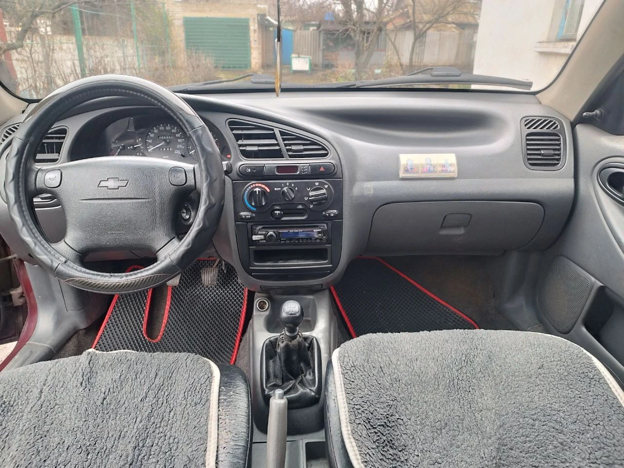 Chevrolet lanos 2009, седан. пробег 205 000 км. надёжный мотор 1.5 мт, заводится легко, работает ровно. кпп — механика, все передачи включаются чётко. в комплектации гур, кондиционер, электростеклоподъёмники. салон в отличном состоянии. ходовая полностью перебрана, едет уверенно. по кузову есть небольшие нюансы (все подробности при осмотре или по телефону). +79494497737 алексей - фотография - 6